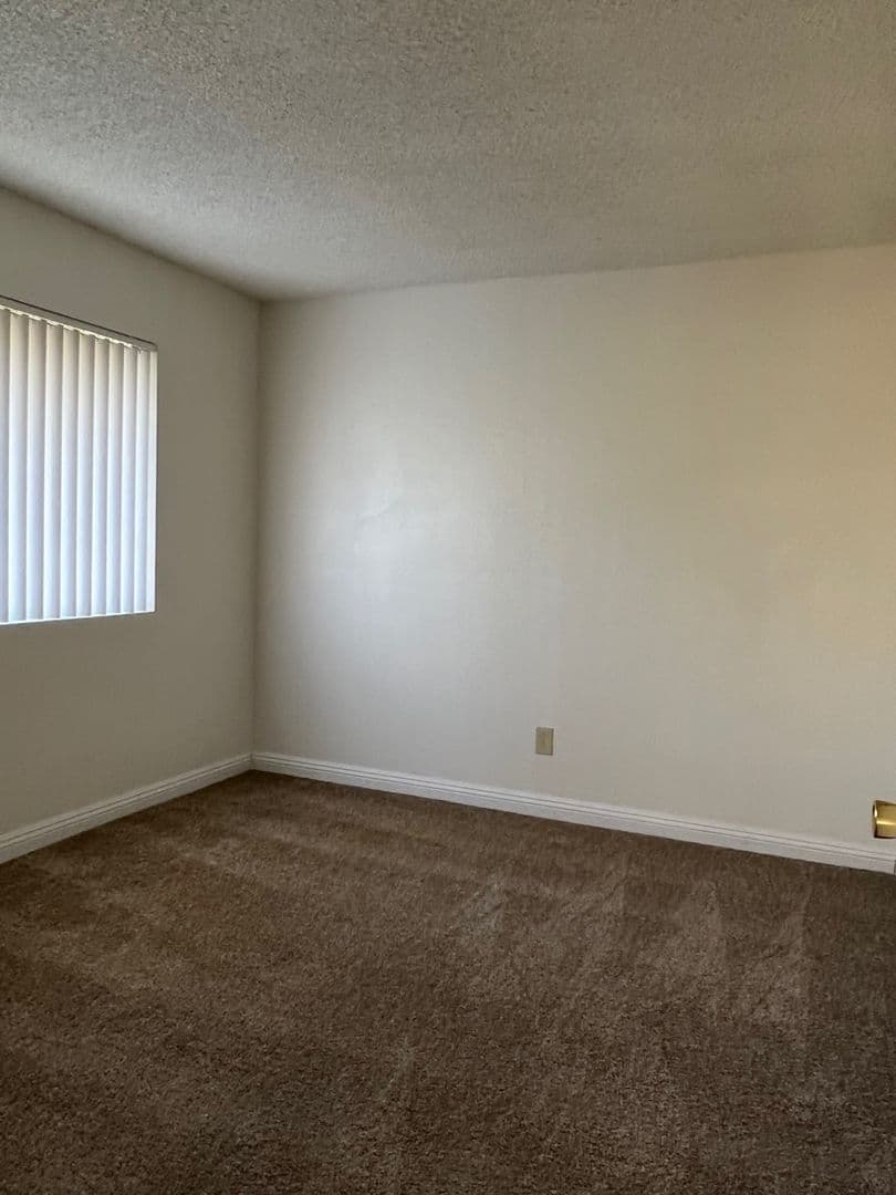 Fallbrook Apartment: 426 Ammunition Road