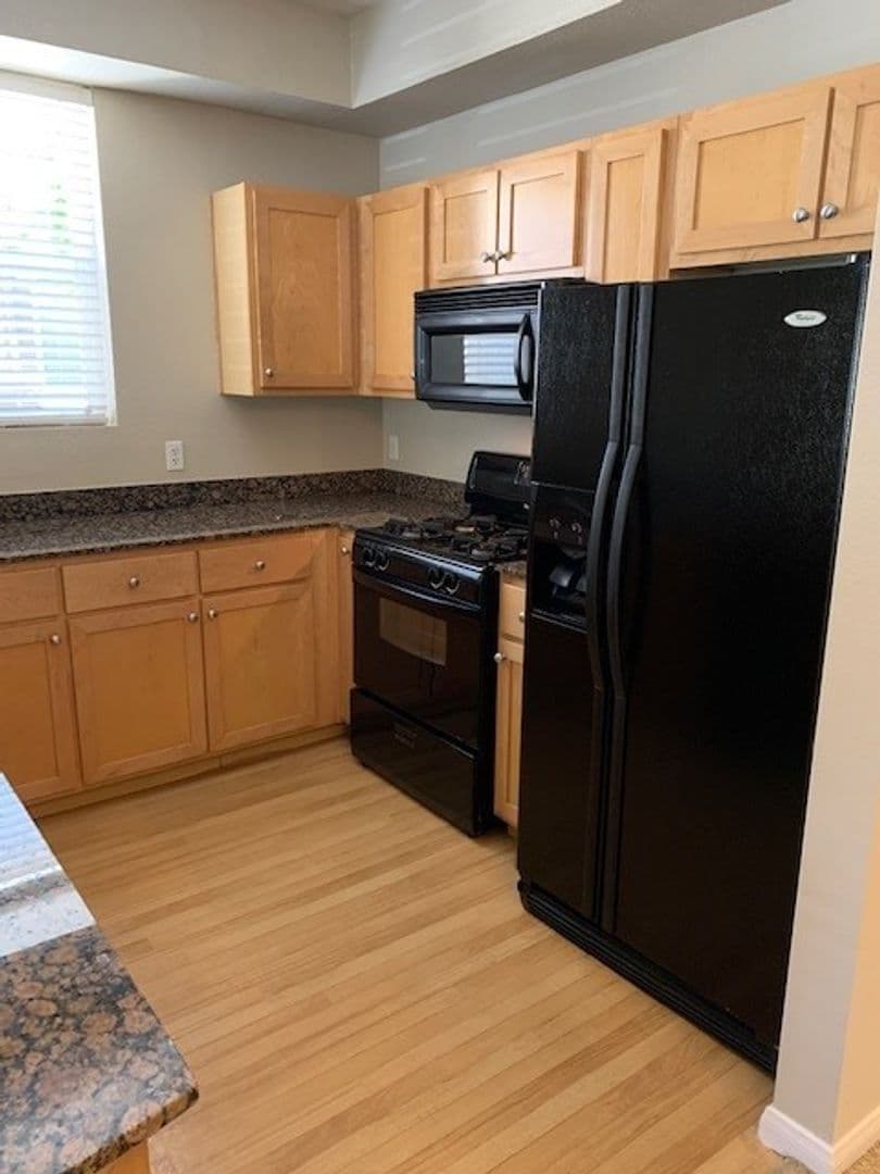 Sacramento Apartment: 2751 West River Drive