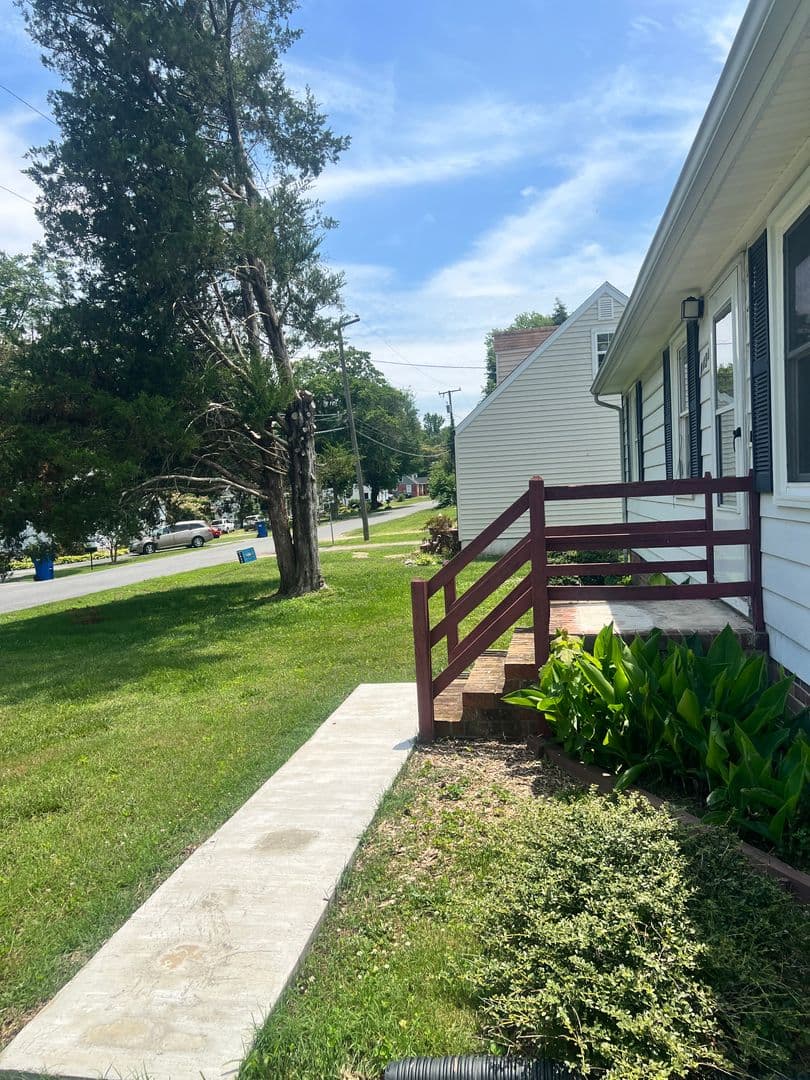 North Chesterfield House: 9442 Shiloh Dr.