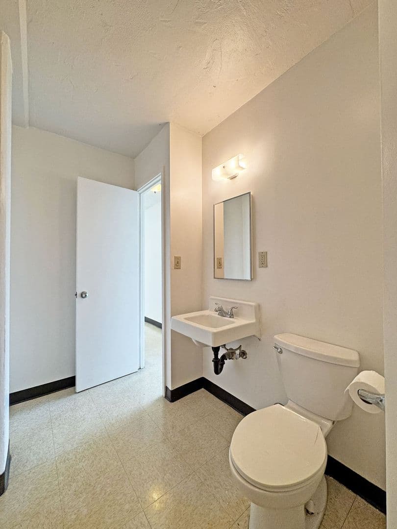 Honolulu Apartment: 1055 Kalo Place