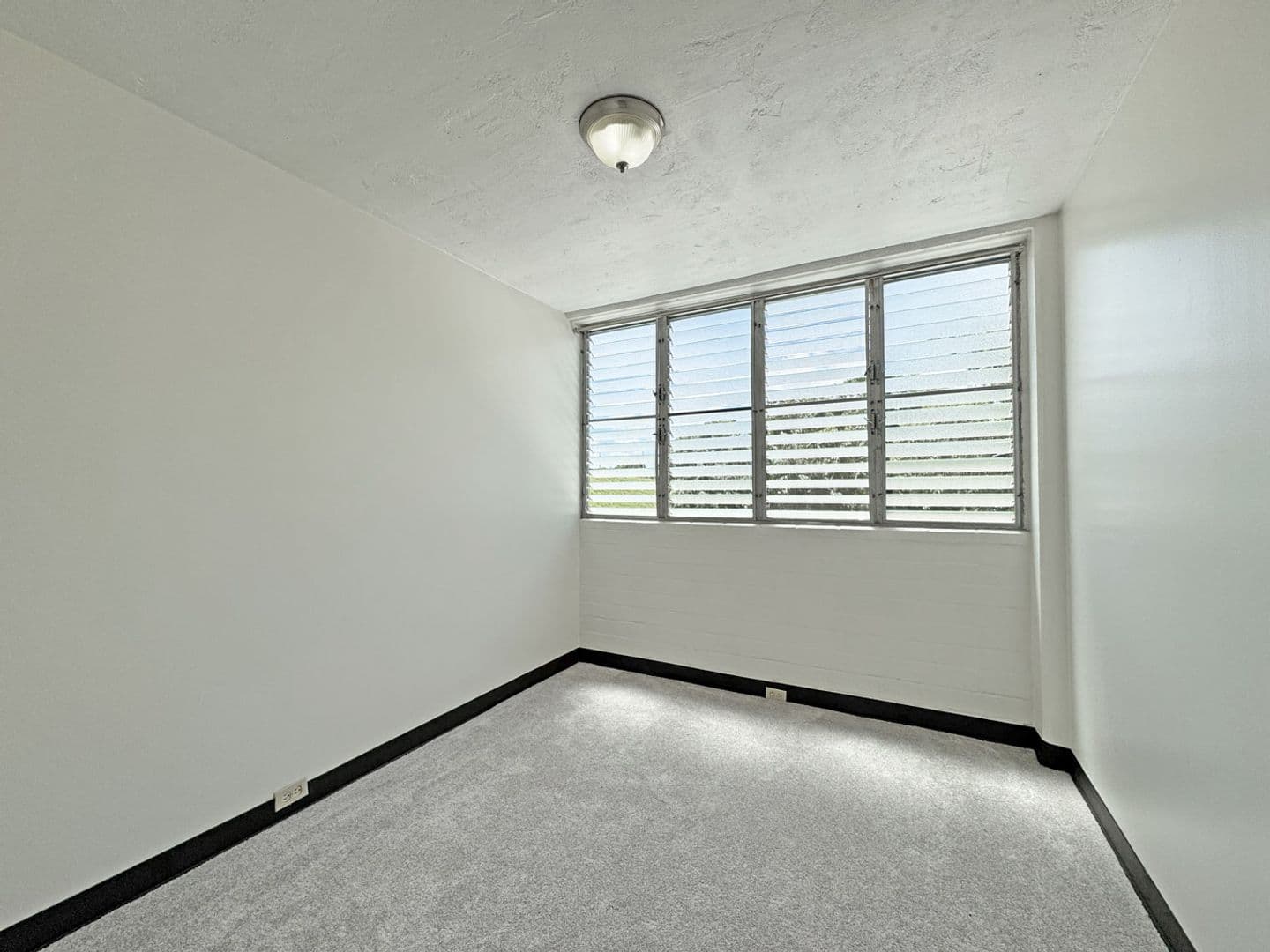 Honolulu Apartment: 1055 Kalo Place