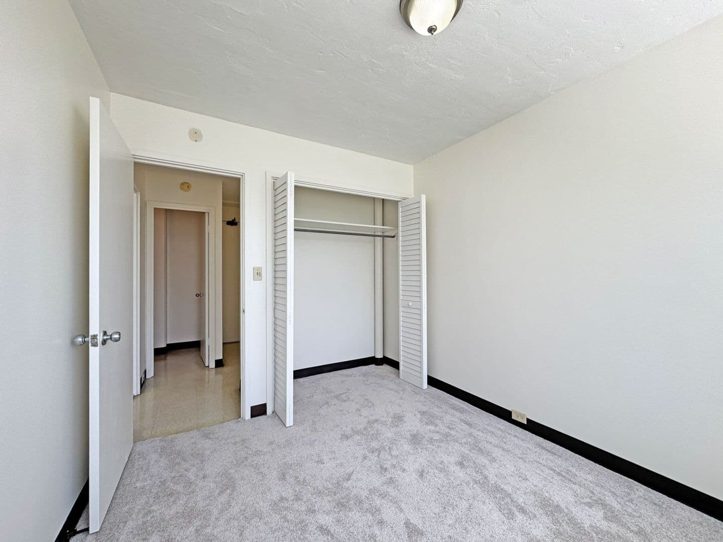 Honolulu Apartment: 1055 Kalo Place