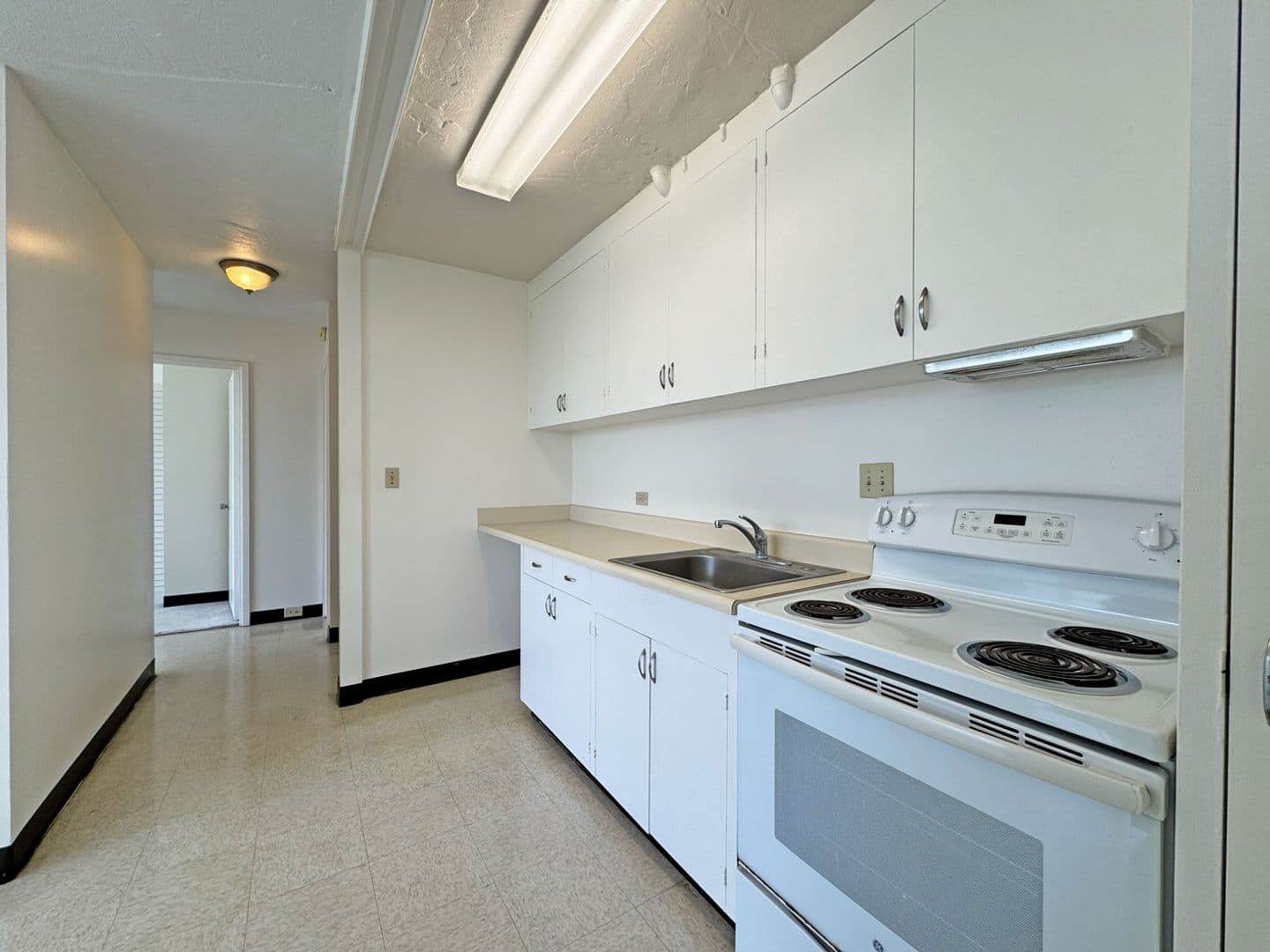 Honolulu Apartment: 1055 Kalo Place