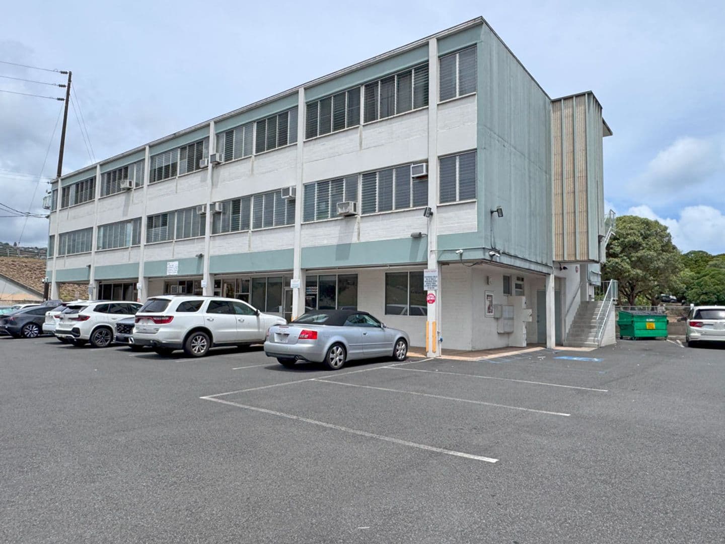 Honolulu Apartment: 1055 Kalo Place