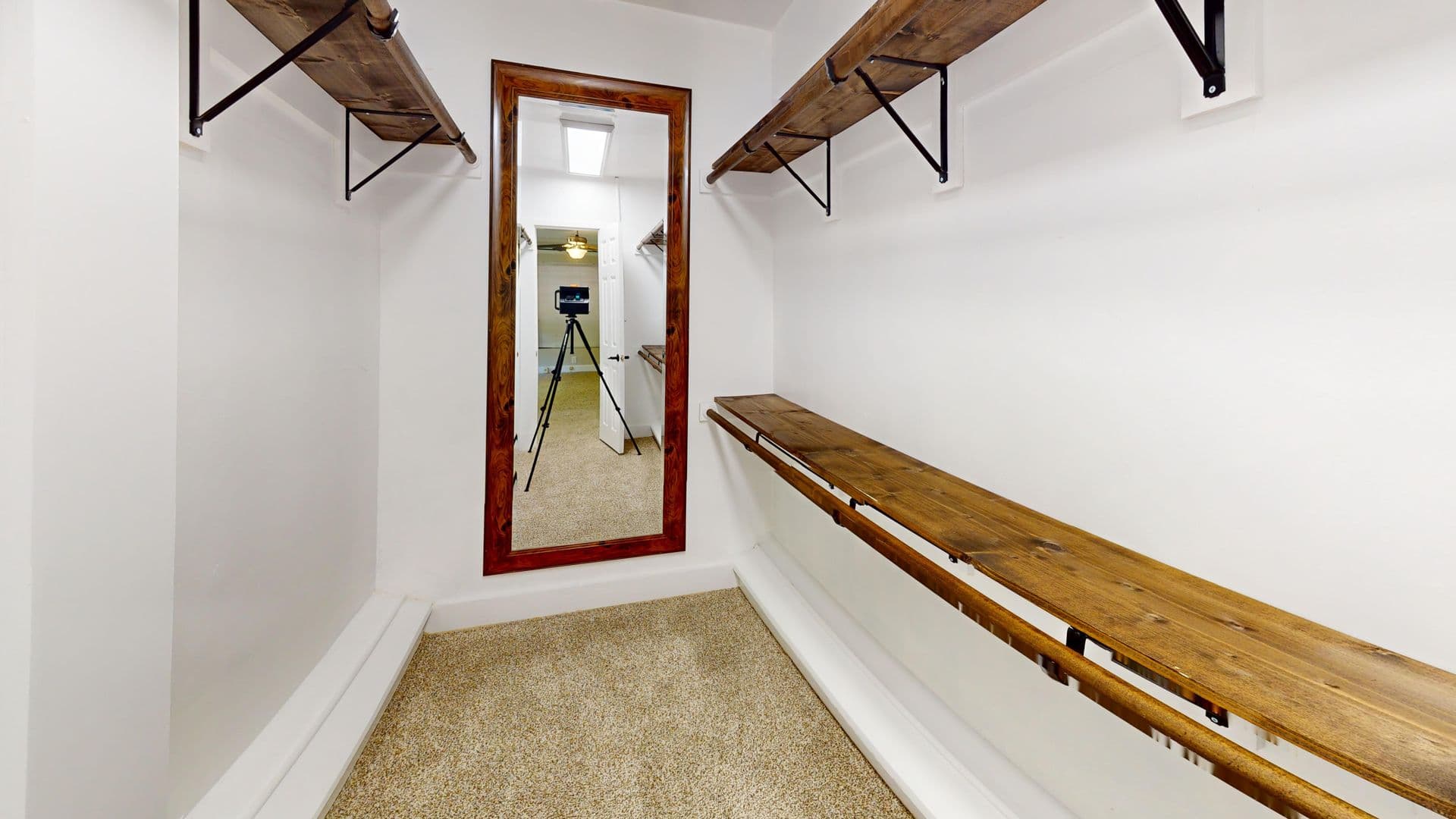 Prattville House: 3 Knob Hill Rd