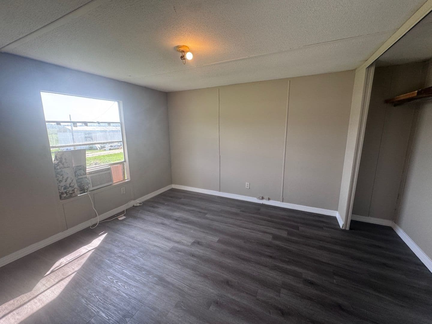 Tallassee House: 102 Lakewater Dr