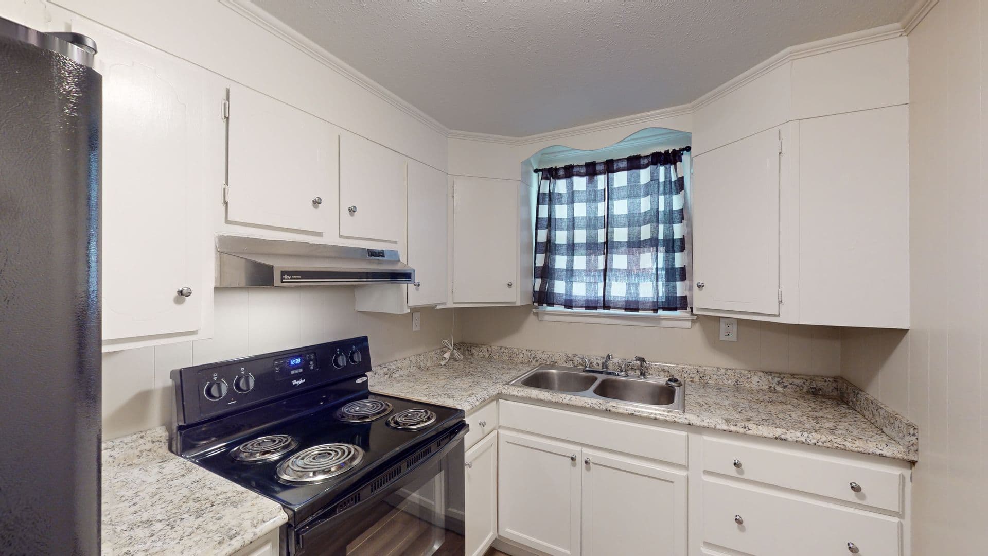 Prattville House: 617 Boxwood Rd