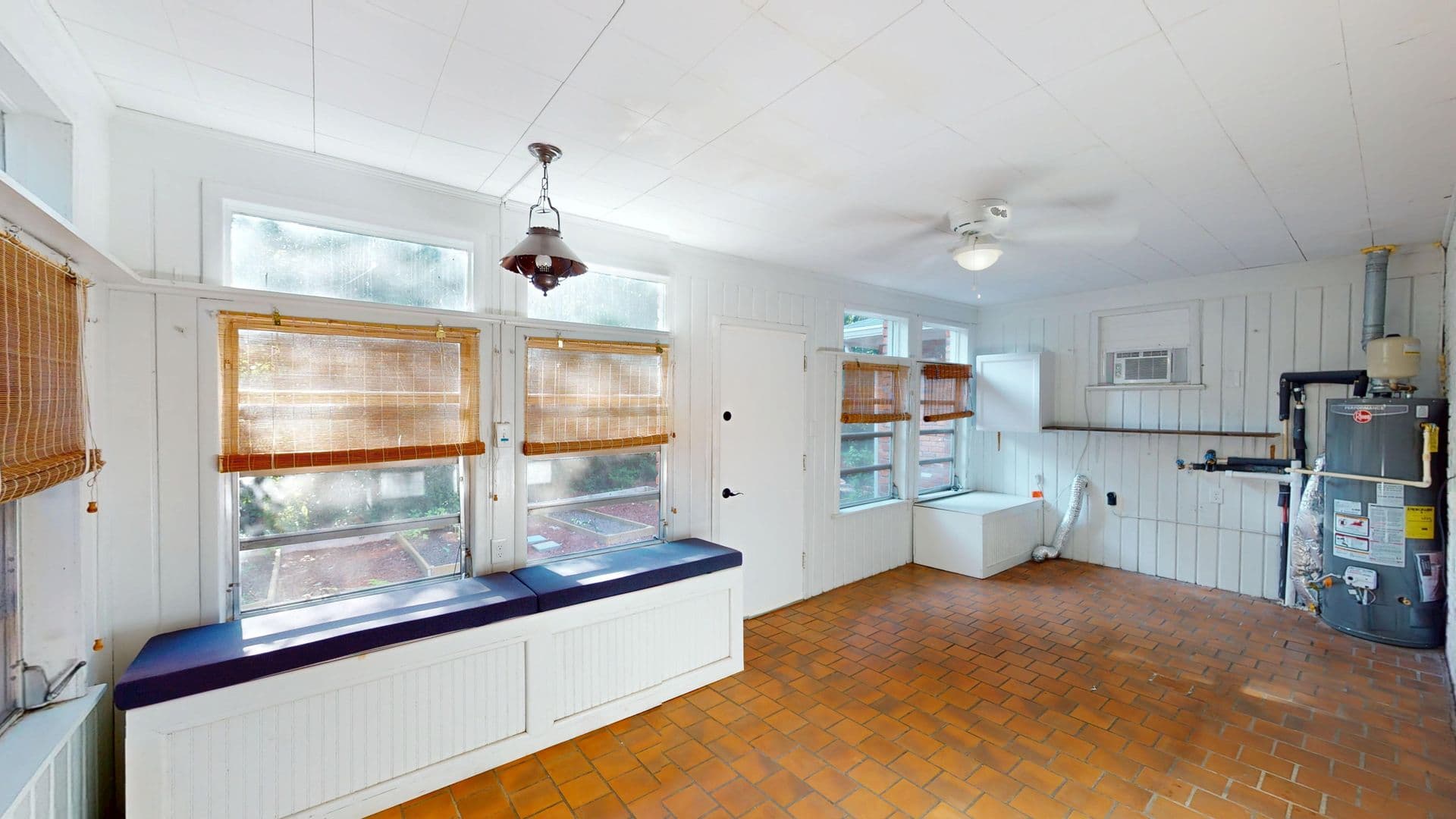 Prattville House: 3 Knob Hill Rd