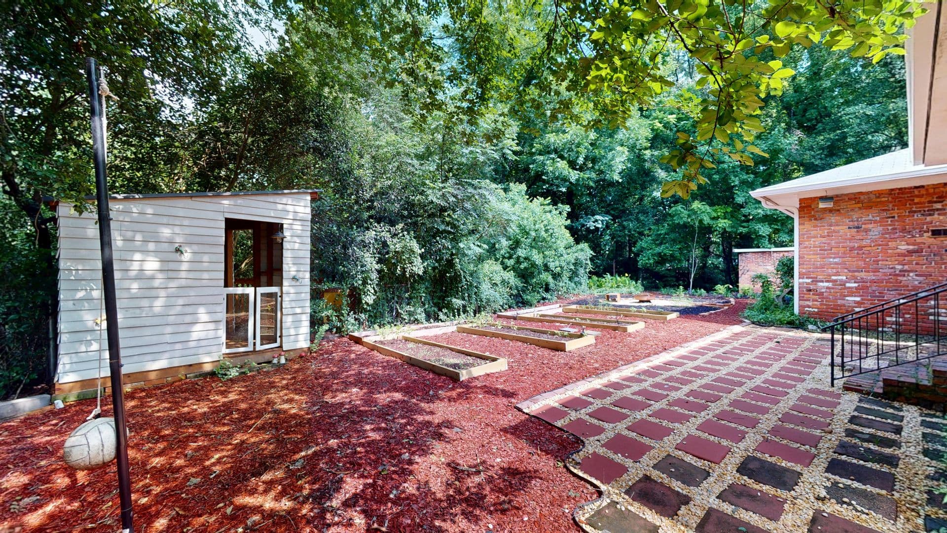 Prattville House: 3 Knob Hill Rd