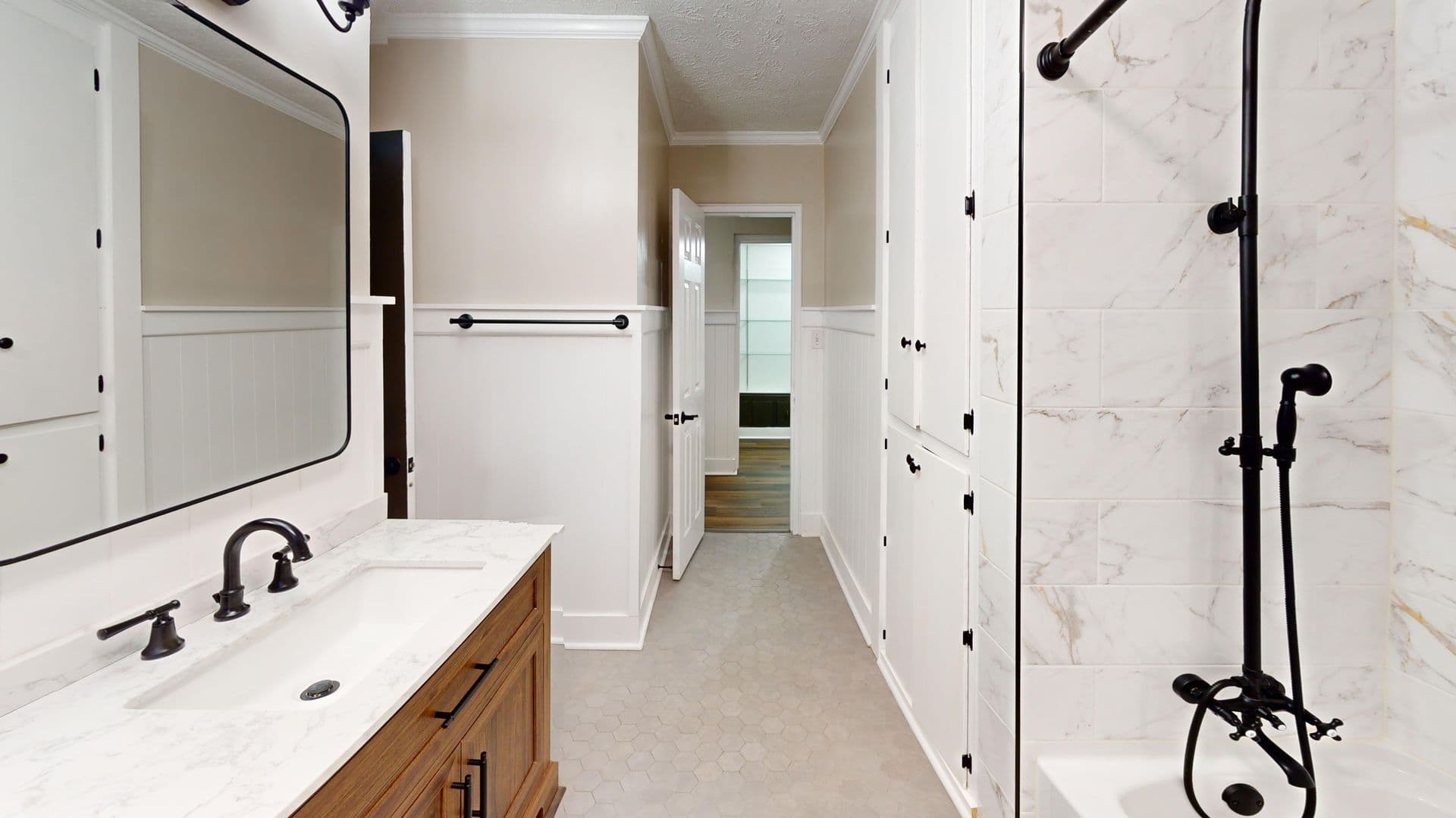 Prattville House: 3 Knob Hill Rd