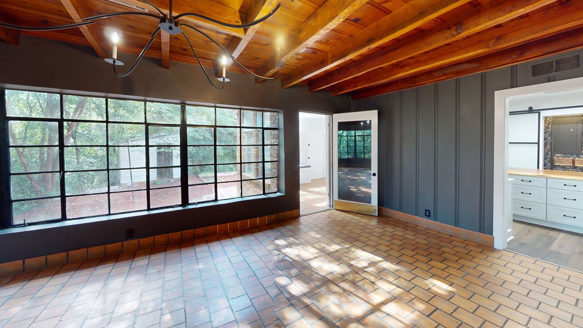 Prattville House: 3 Knob Hill Rd