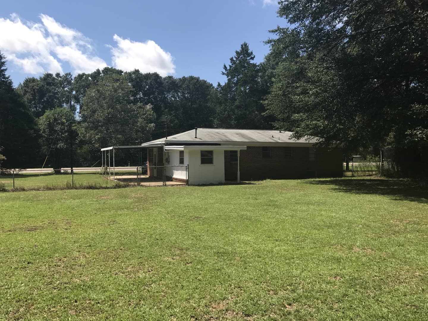 Millbrook House: 3411 Grandview Rd
