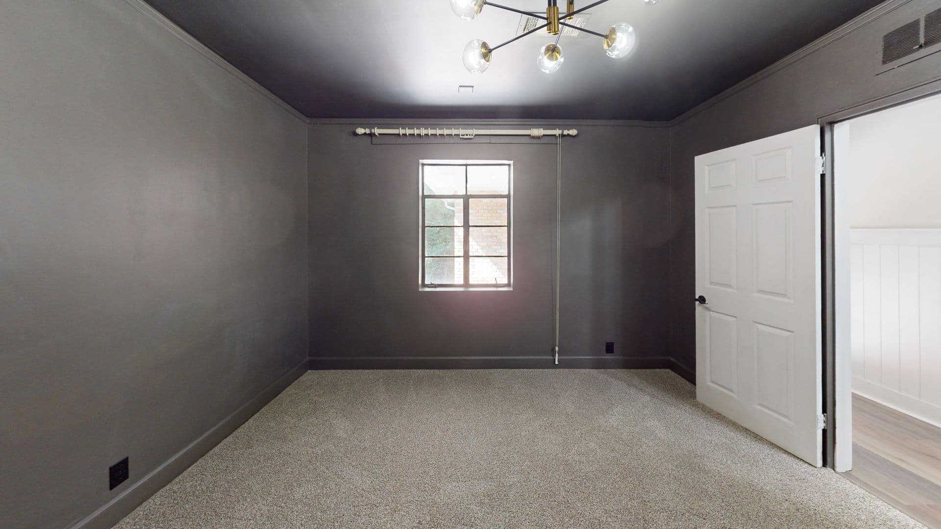 Prattville House: 3 Knob Hill Rd