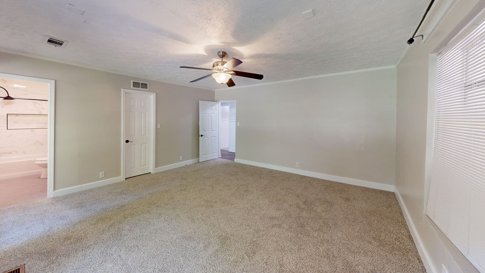 Prattville House: 3 Knob Hill Rd