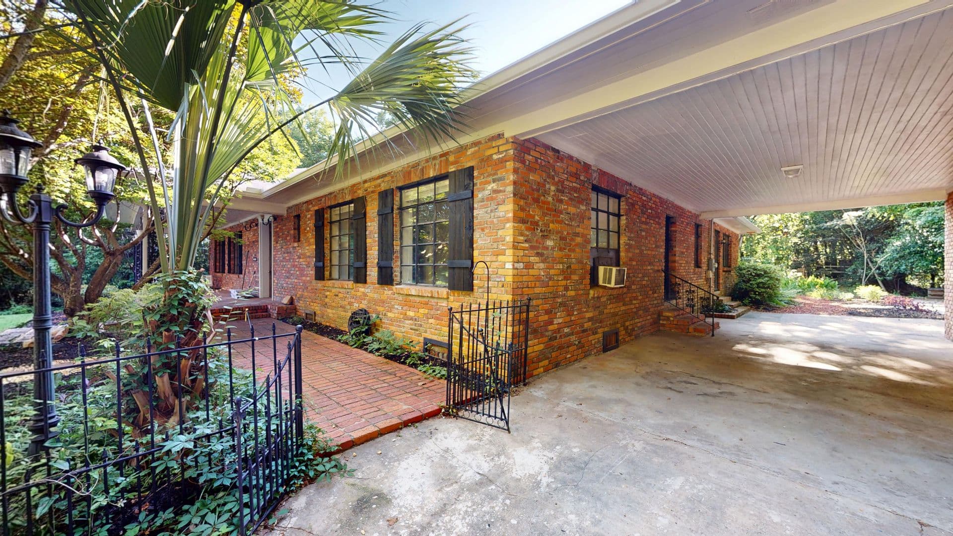 Prattville House: 3 Knob Hill Rd