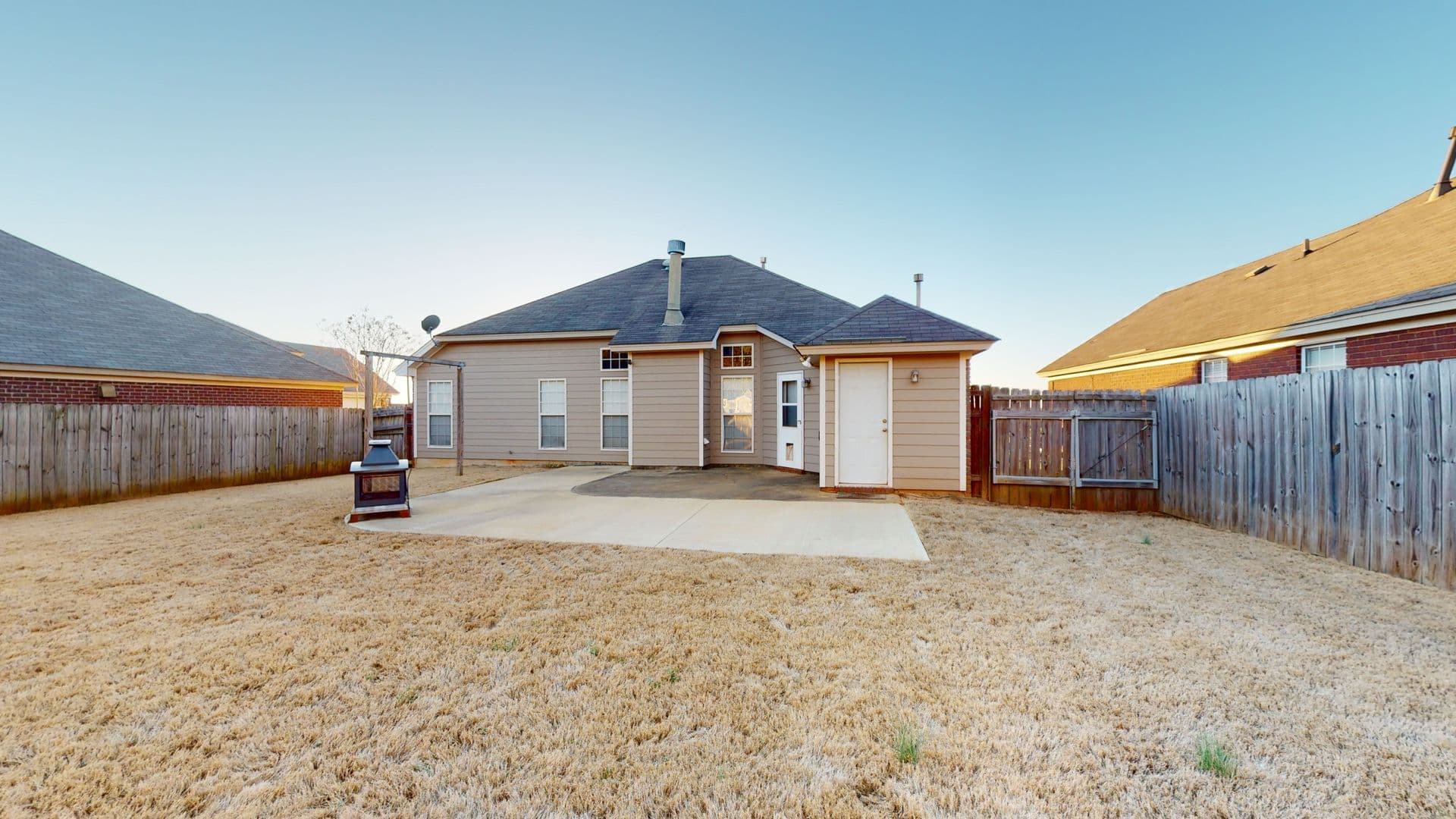 Prattville House: 1959 Regent Rd