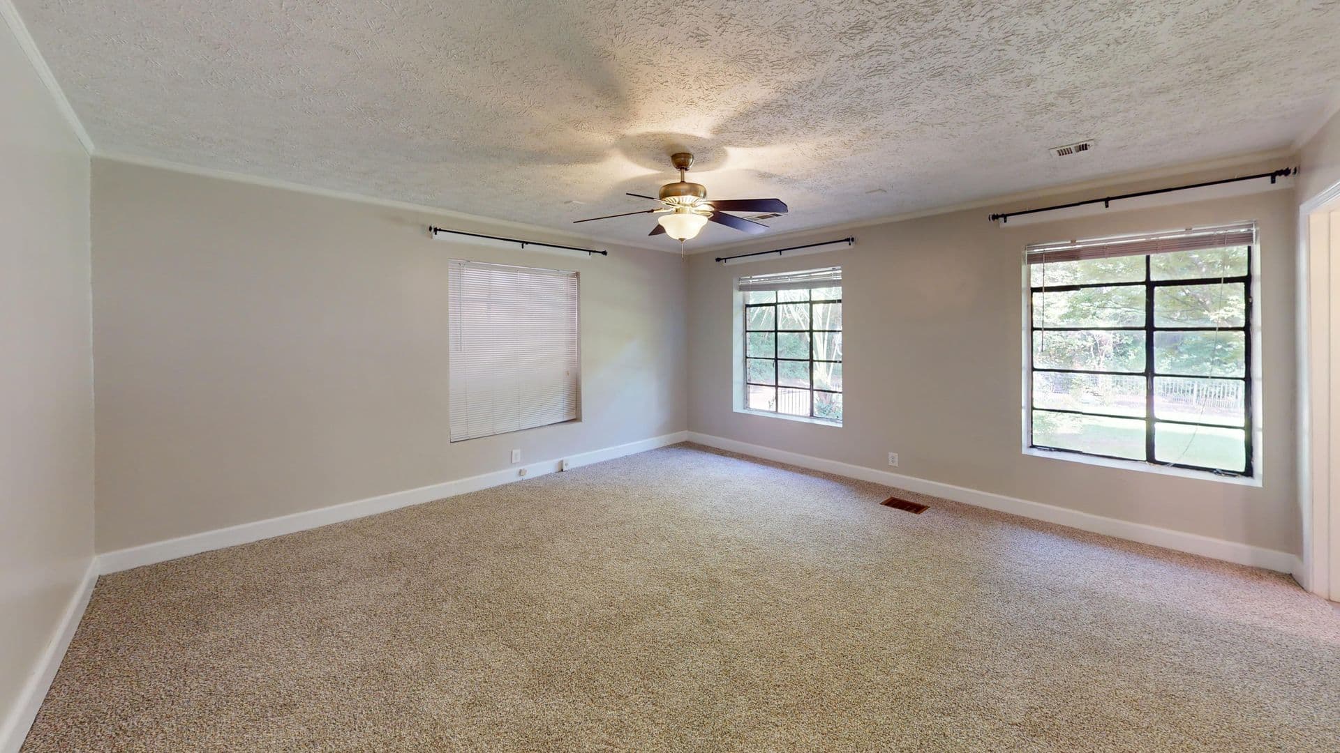 Prattville House: 3 Knob Hill Rd
