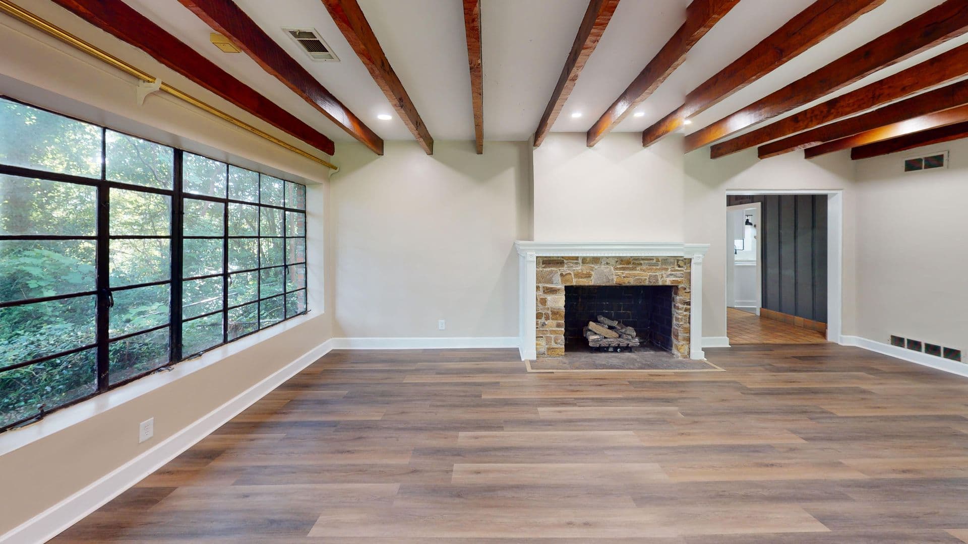 Prattville House: 3 Knob Hill Rd