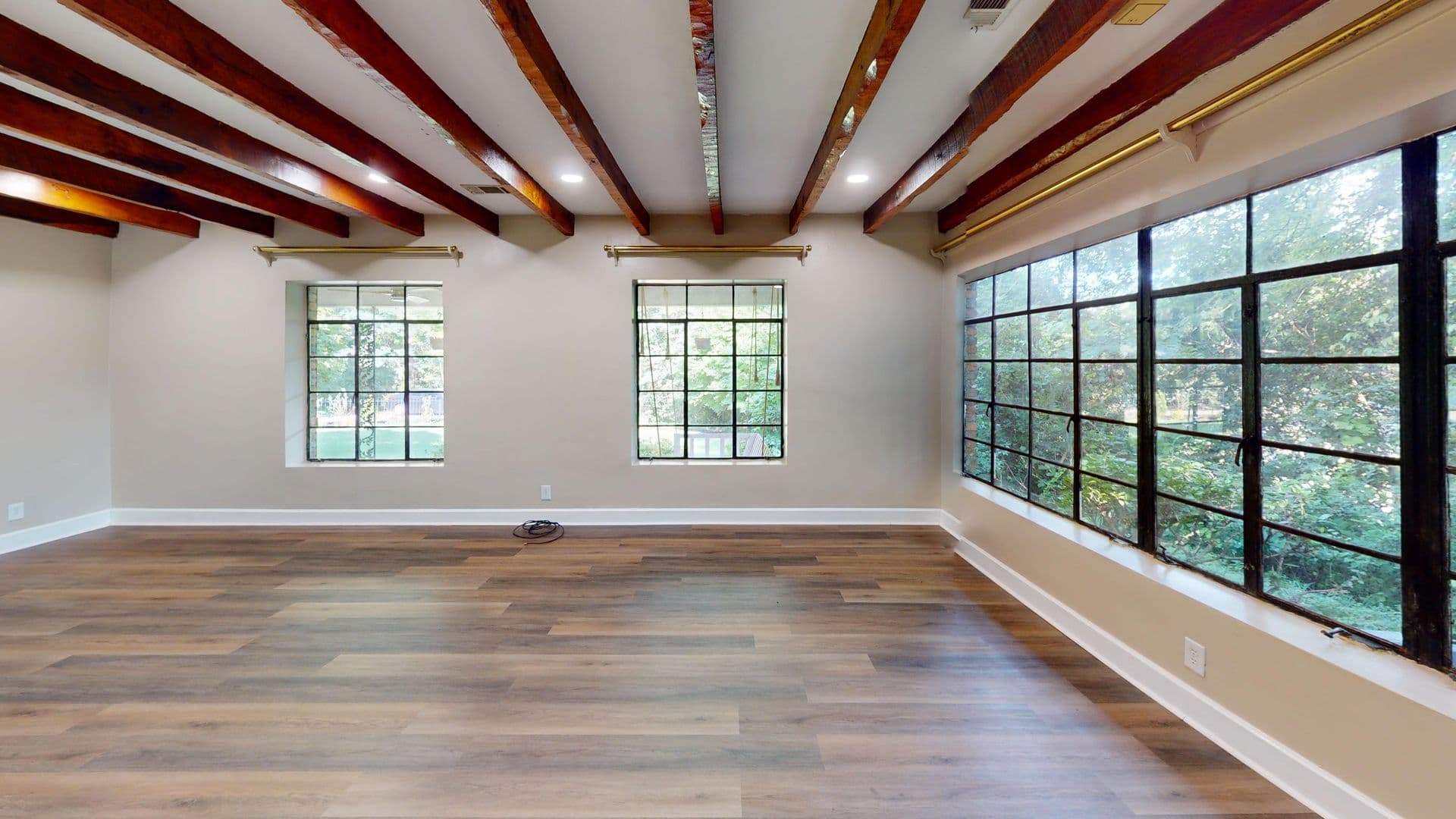 Prattville House: 3 Knob Hill Rd