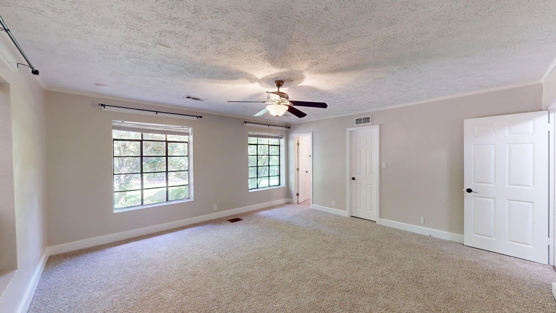Prattville House: 3 Knob Hill Rd