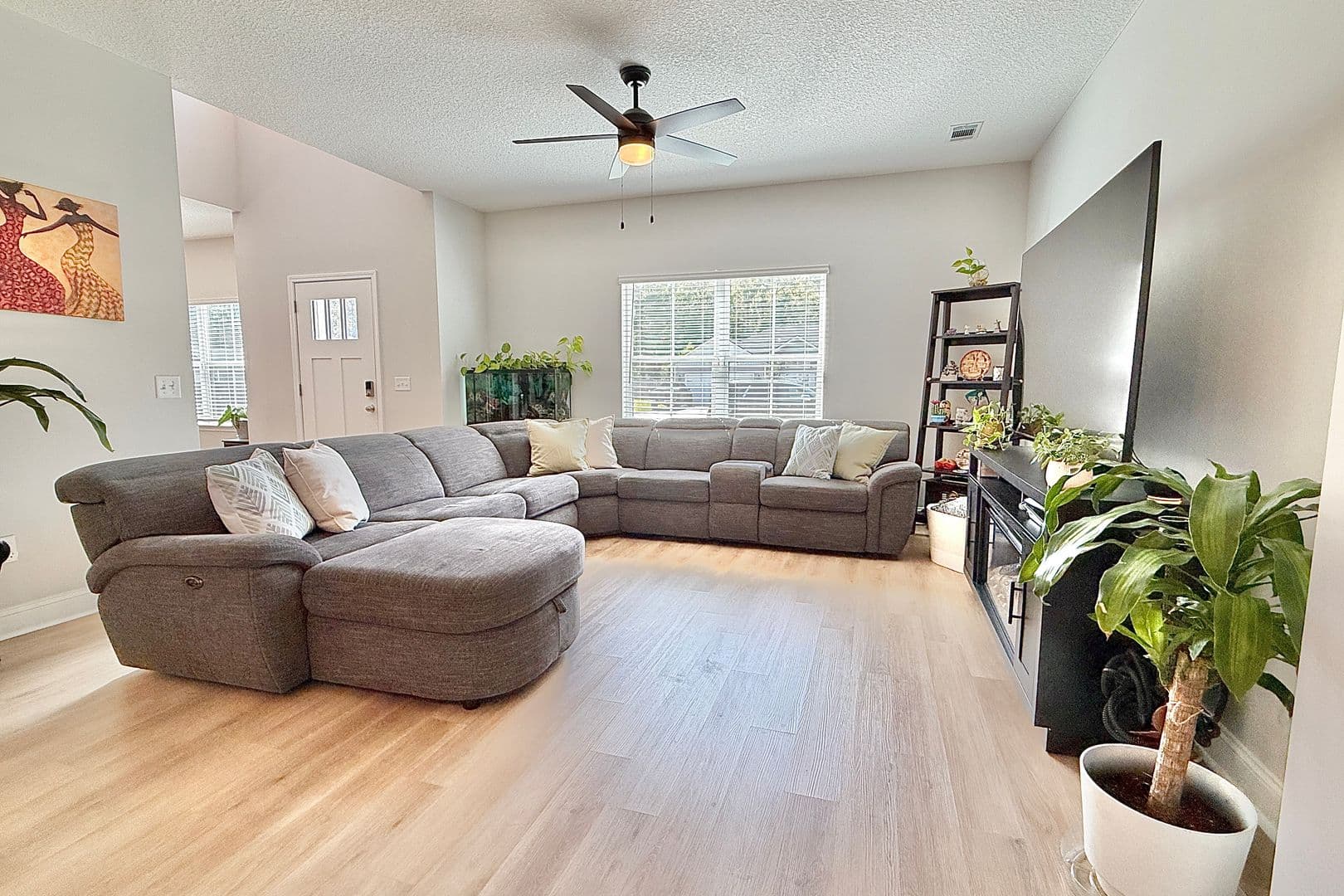 Hinesville House: 120 Legacy Ln