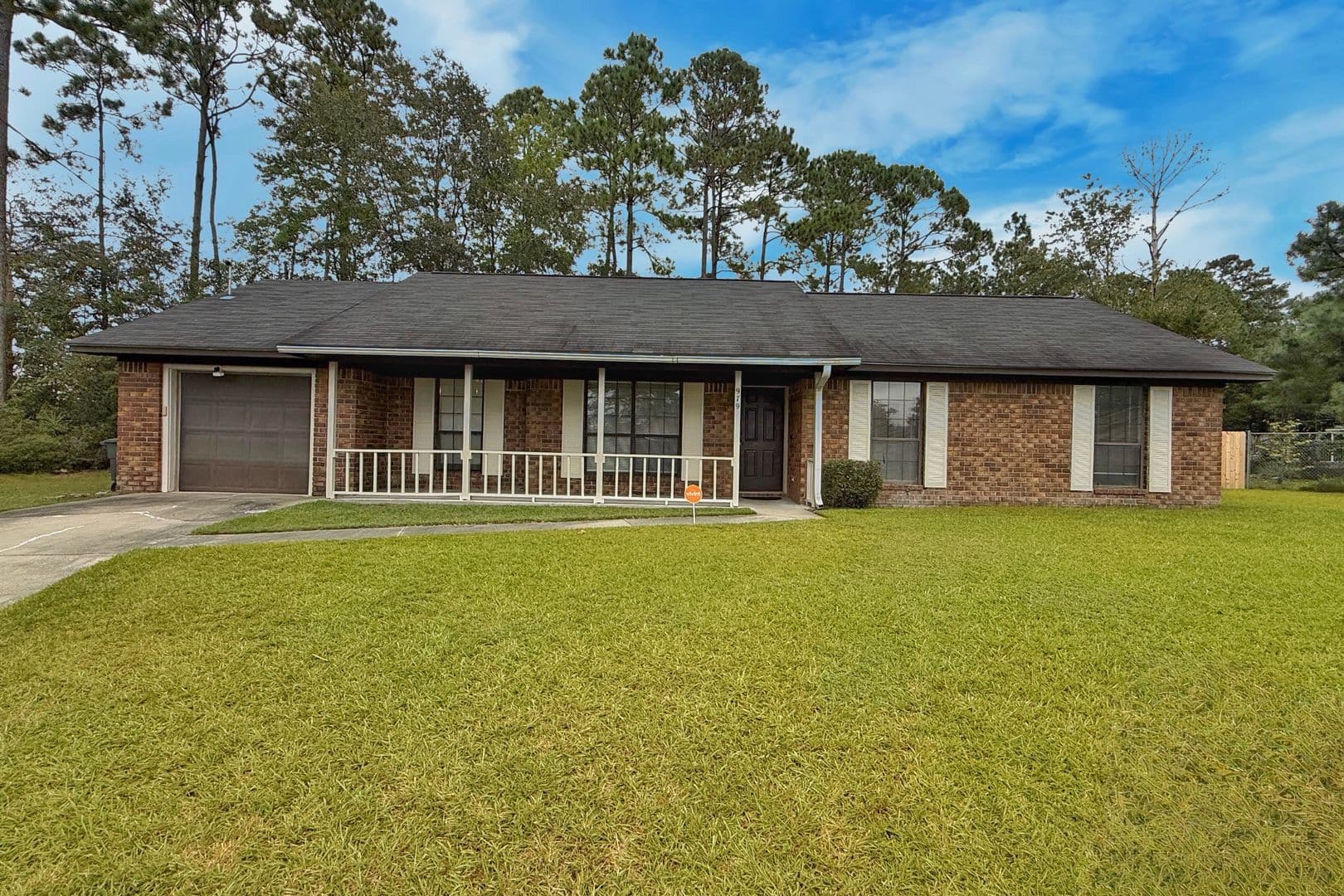 Hinesville House: 979 Shady Ln