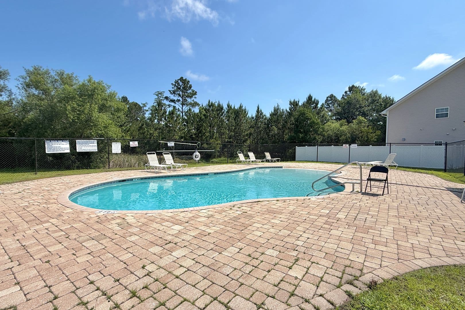 Hinesville House: 615 Amhearst Row