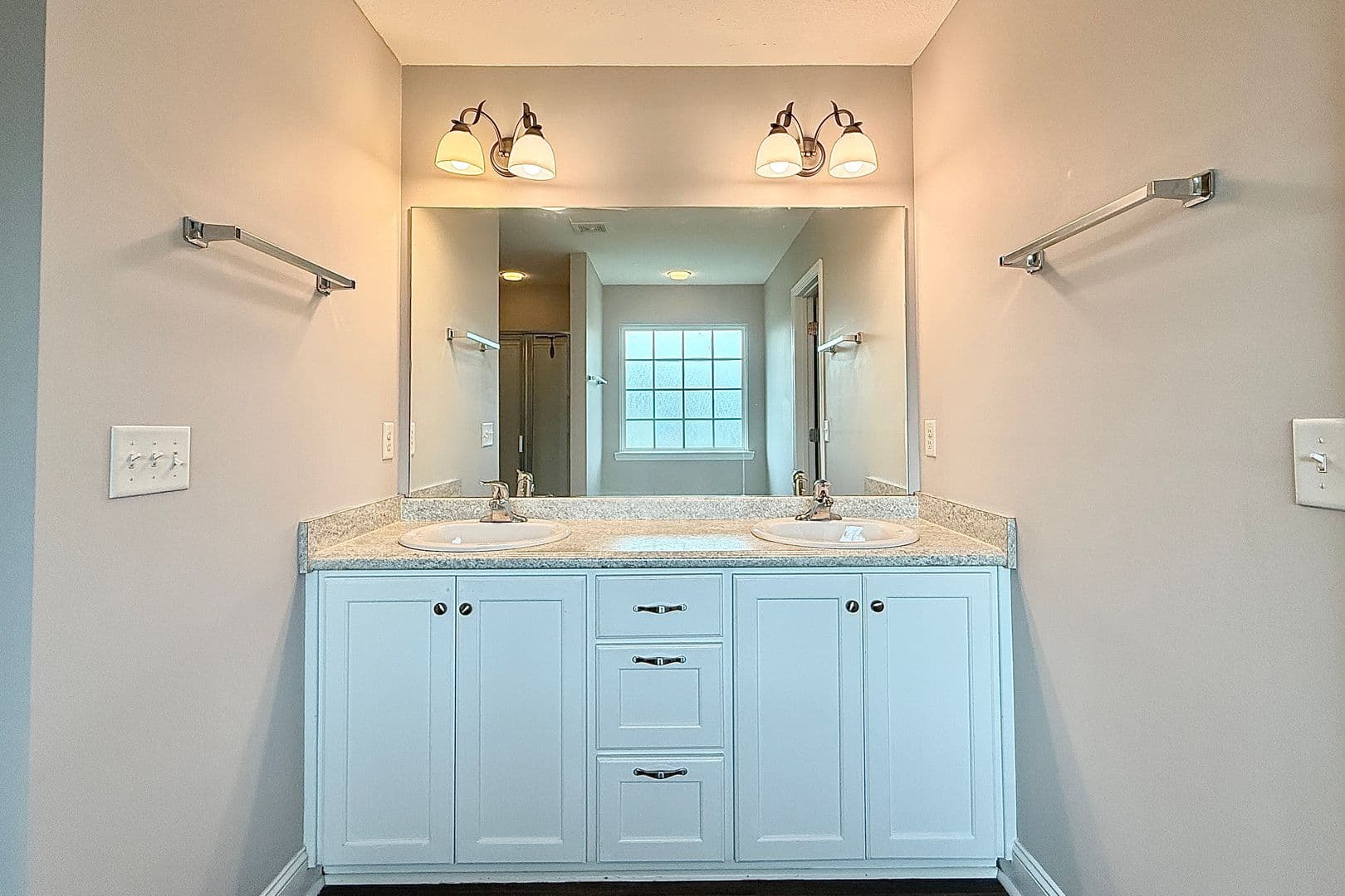 Allenhurst House: 309 Nashview Trl