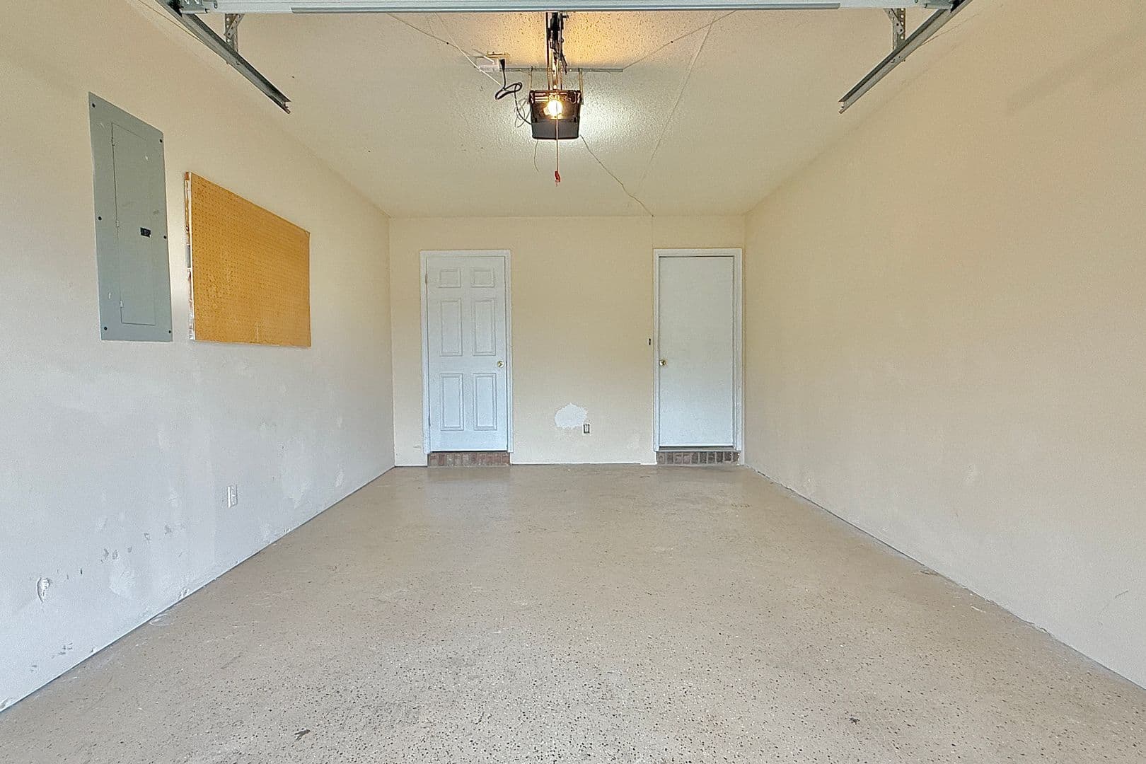 Hinesville House: 979 Shady Ln