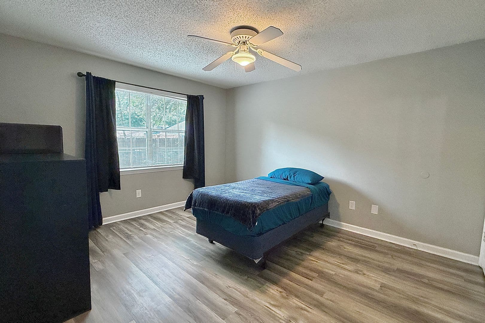 Hinesville House: 1233 Riyadh Rd