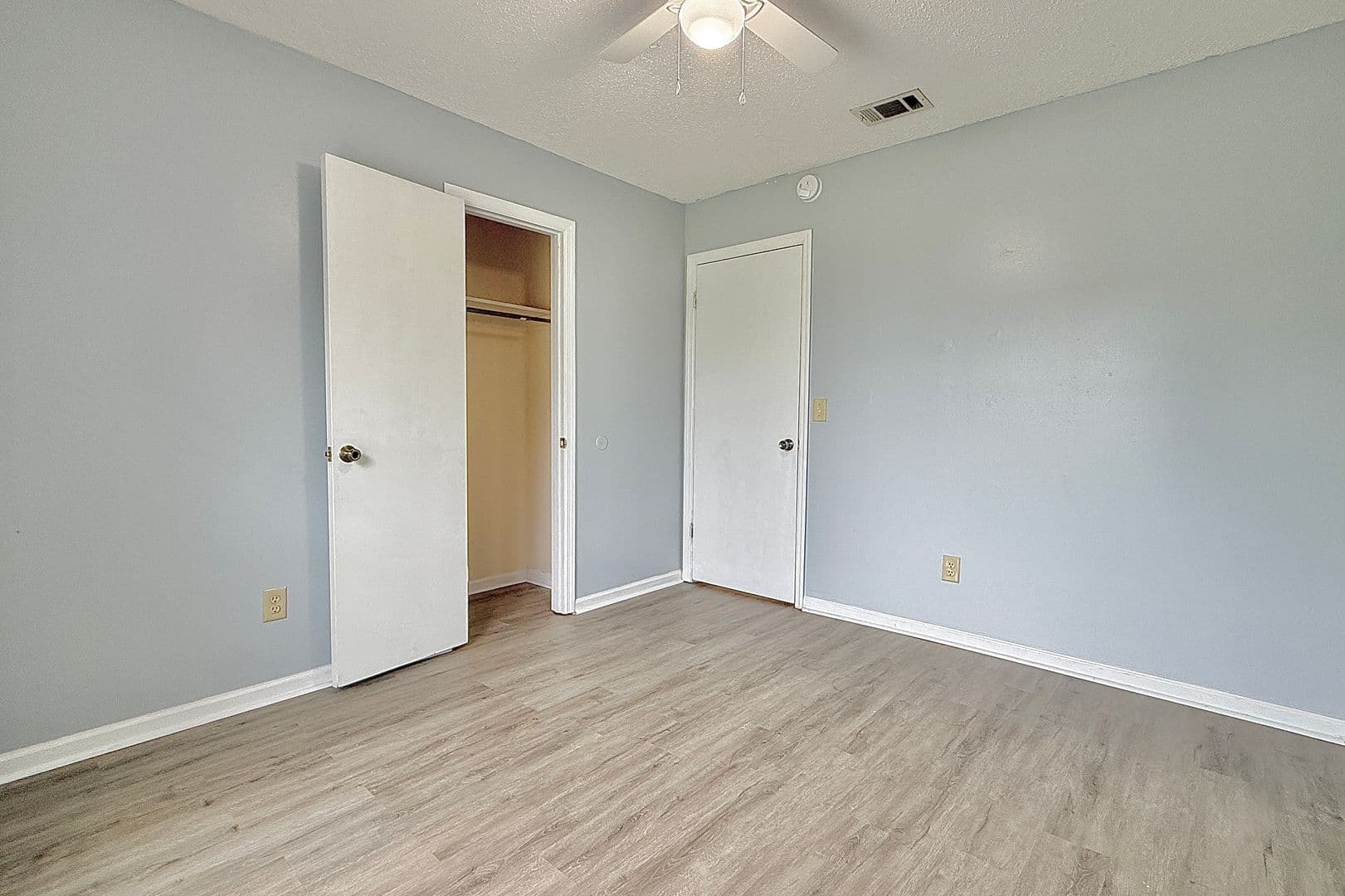 Hinesville House: 979 Shady Ln