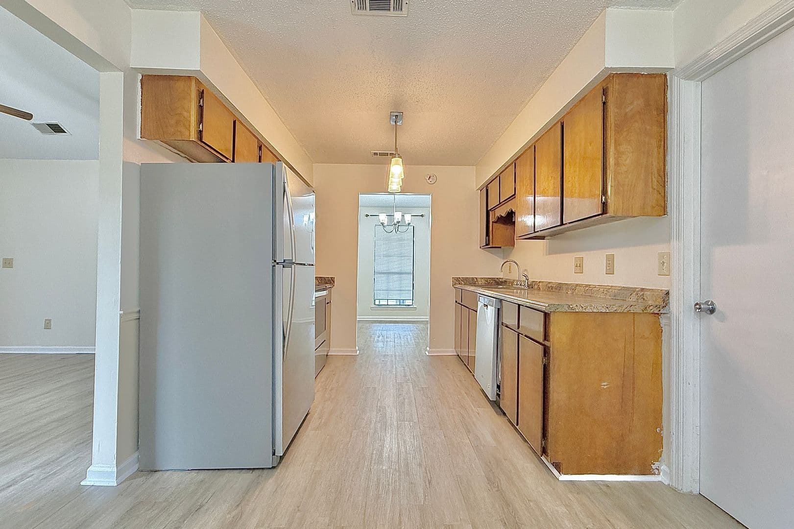 Hinesville House: 979 Shady Ln