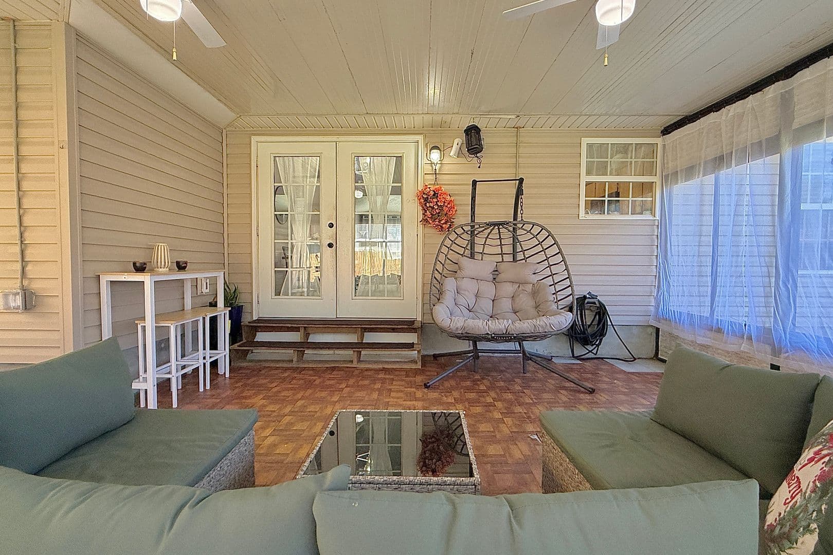 Midway House: 193 River Bend Dr