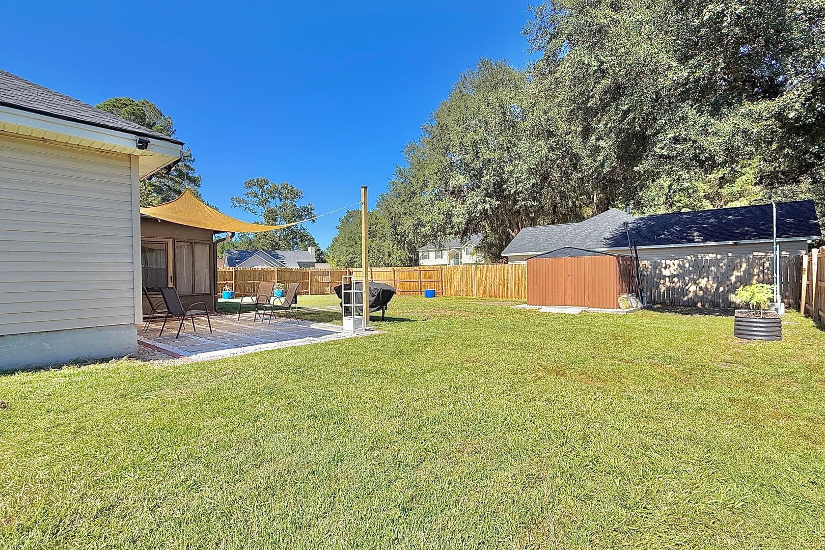 Midway House: 193 River Bend Dr