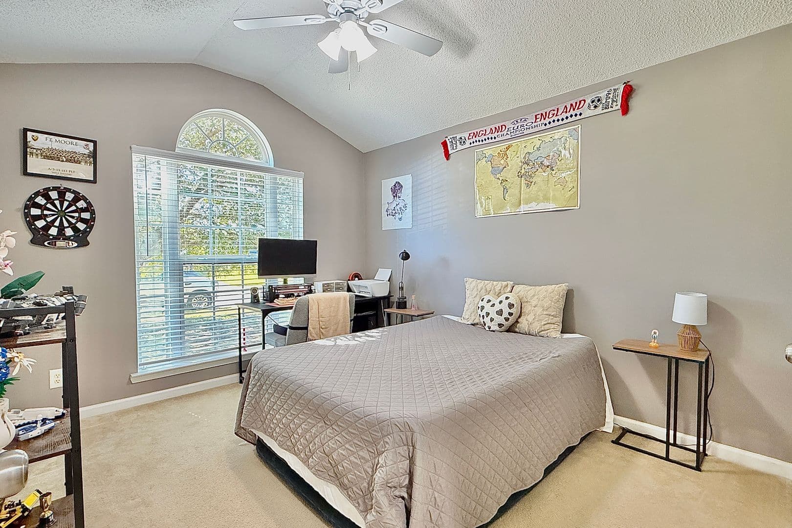Midway House: 193 River Bend Dr