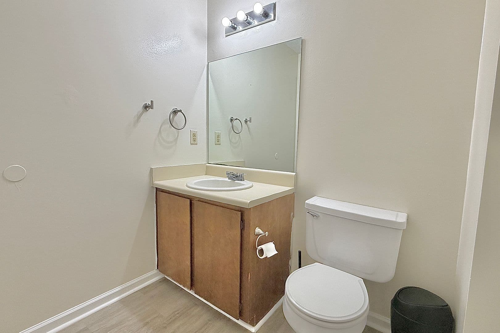 Hinesville House: 979 Shady Ln