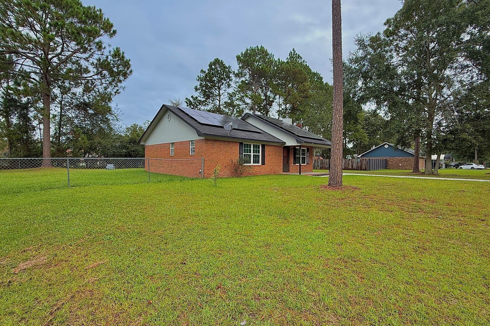 Allenhurst House: 61 Gregory Ct