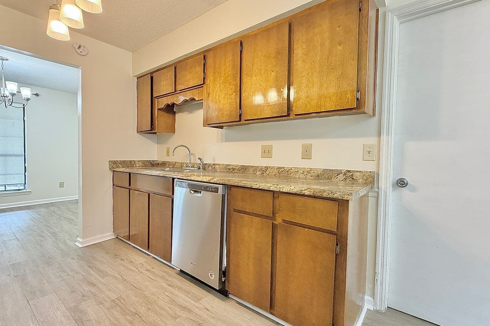 Hinesville House: 979 Shady Ln