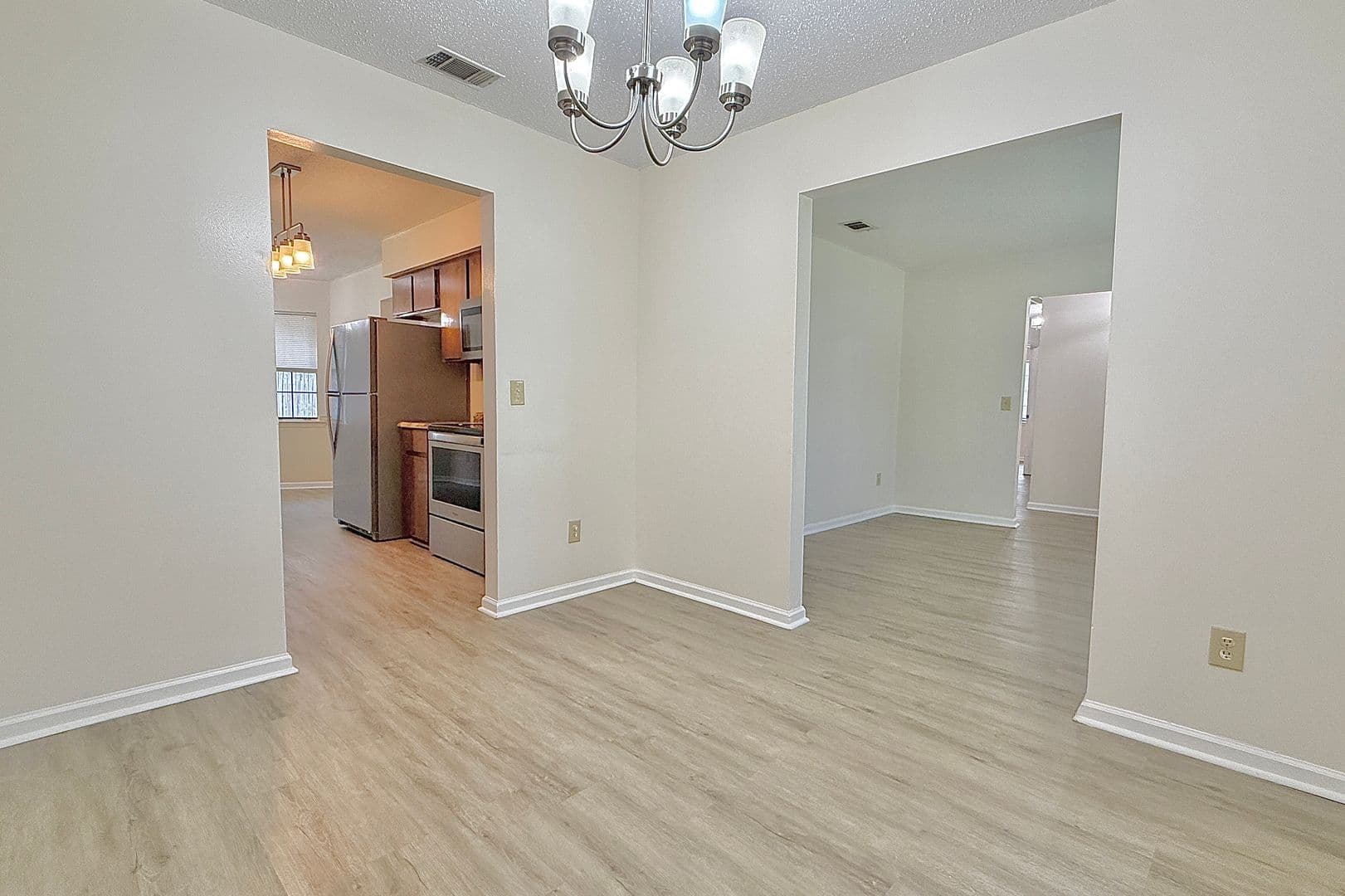 Hinesville House: 979 Shady Ln