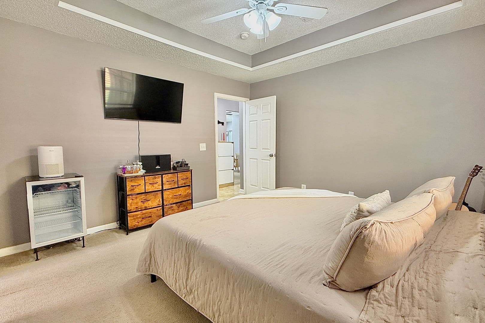 Midway House: 193 River Bend Dr