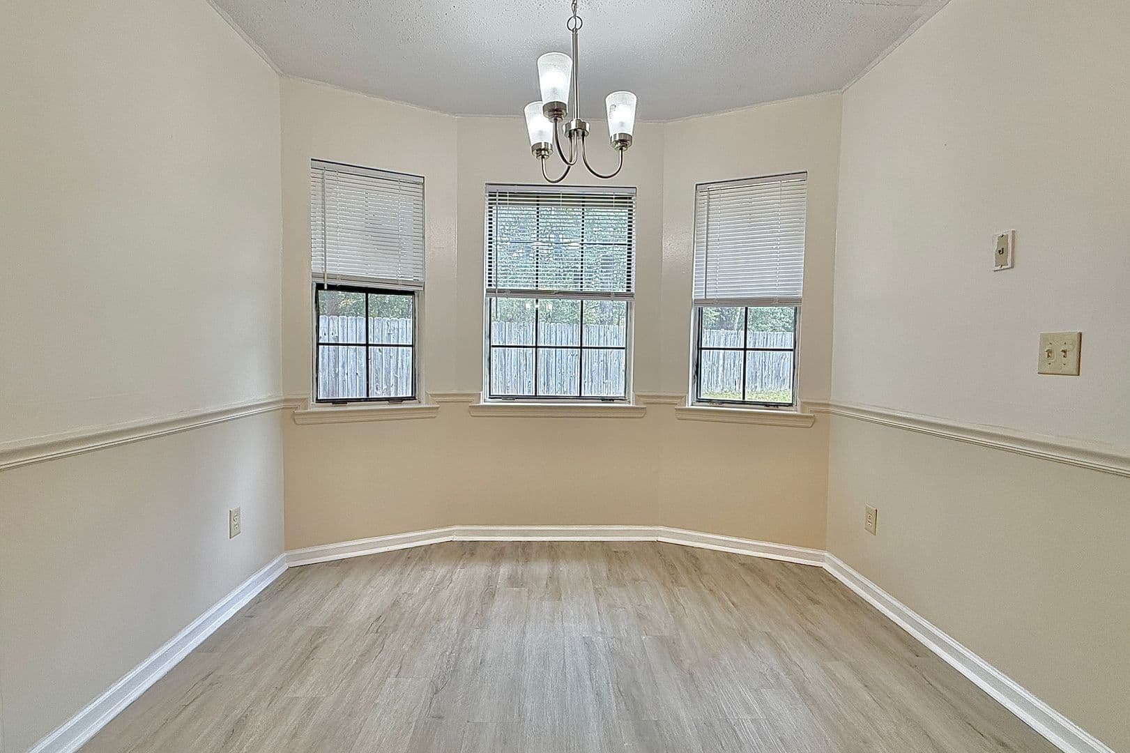 Hinesville House: 979 Shady Ln