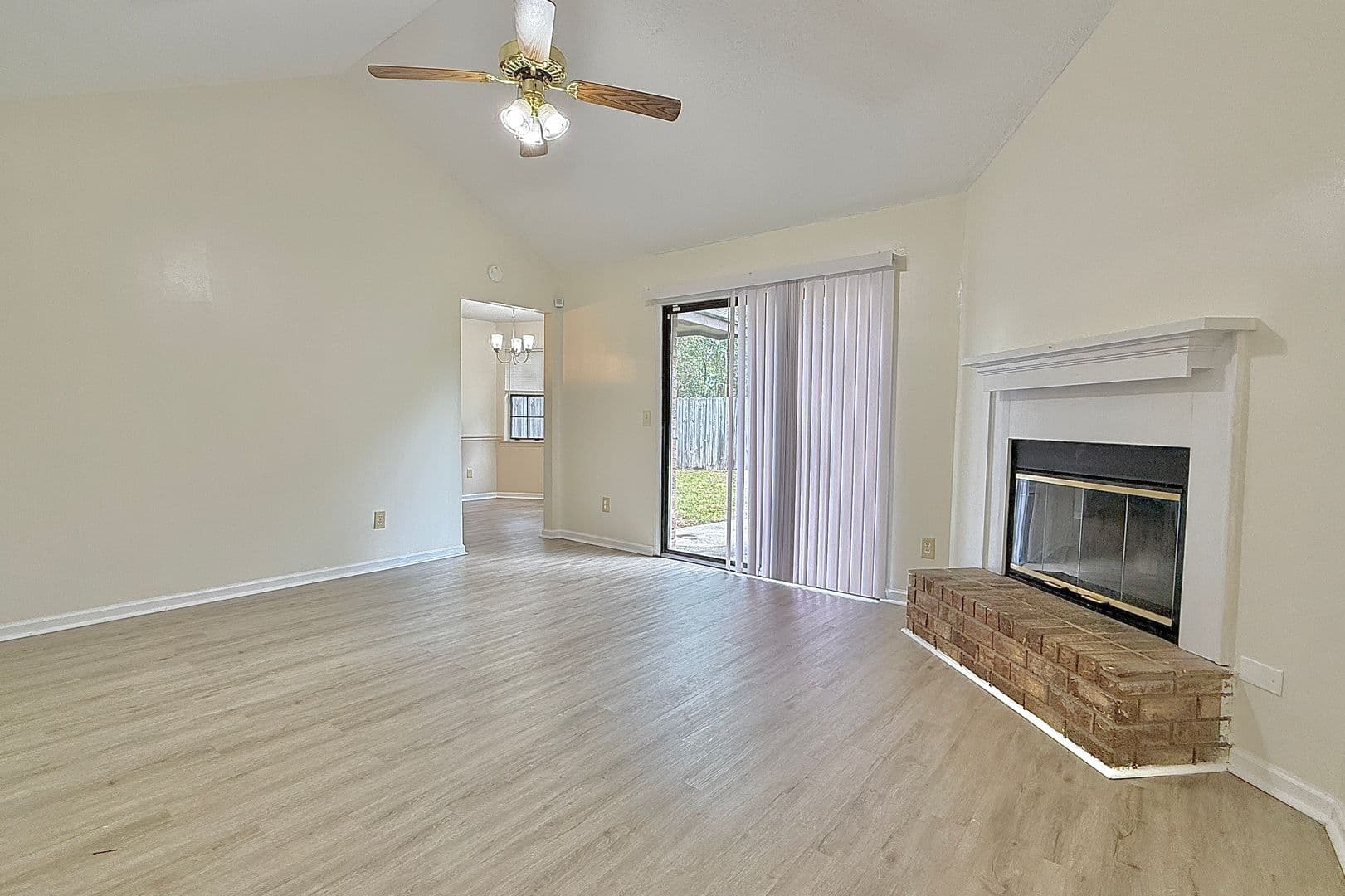 Hinesville House: 979 Shady Ln