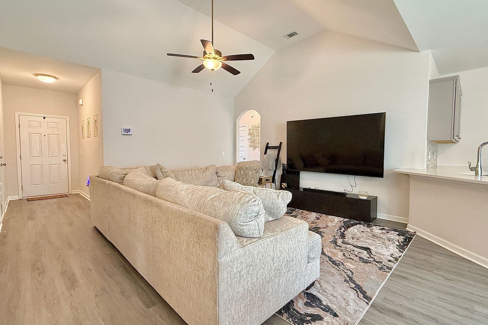 Hinesville House: 30 Renwick Loop