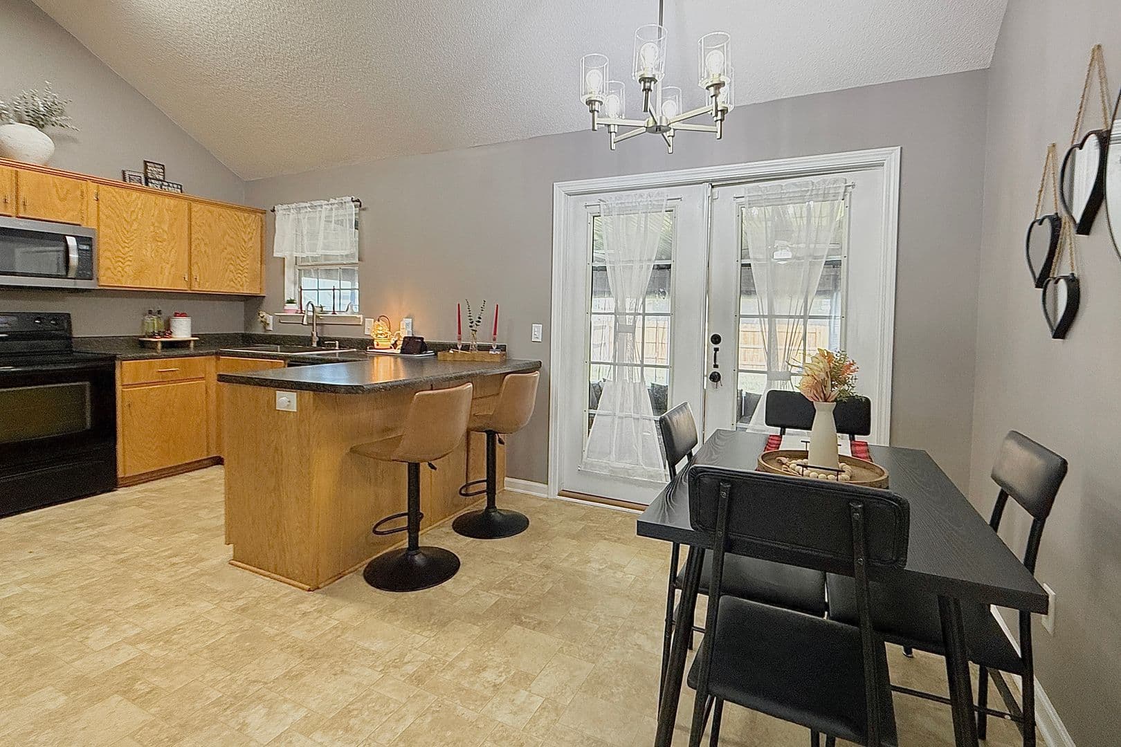 Midway House: 193 River Bend Dr