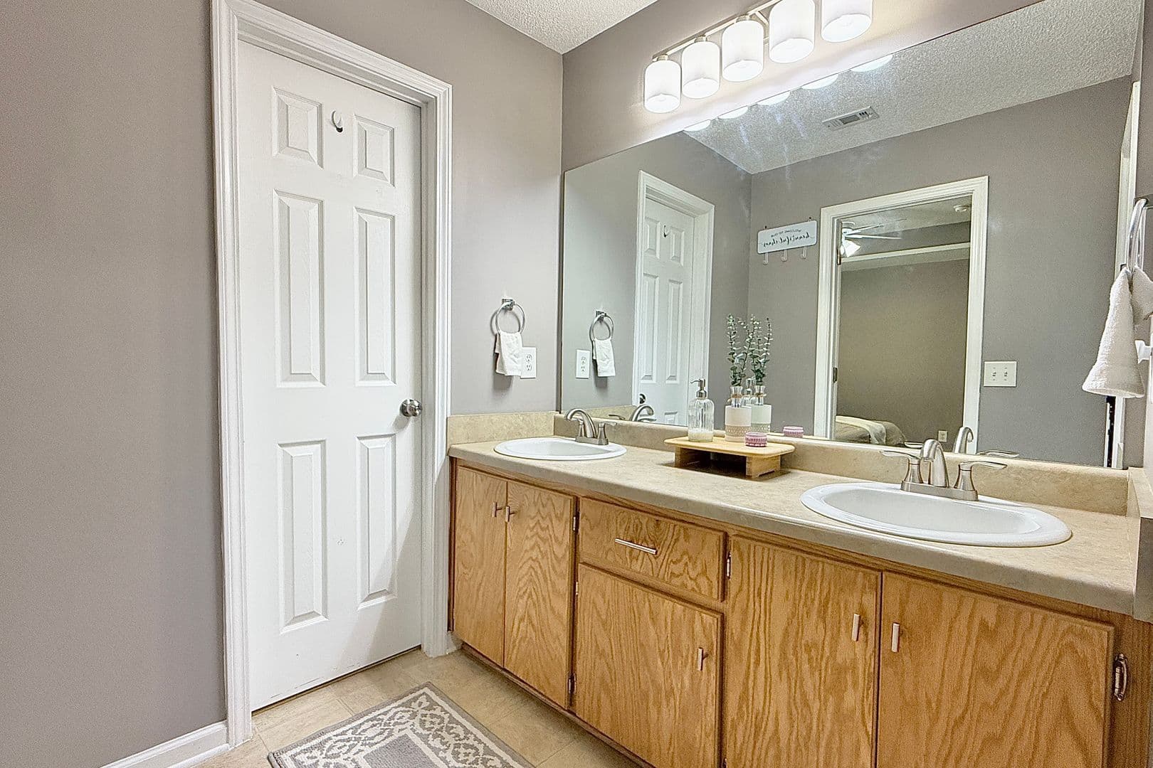Midway House: 193 River Bend Dr