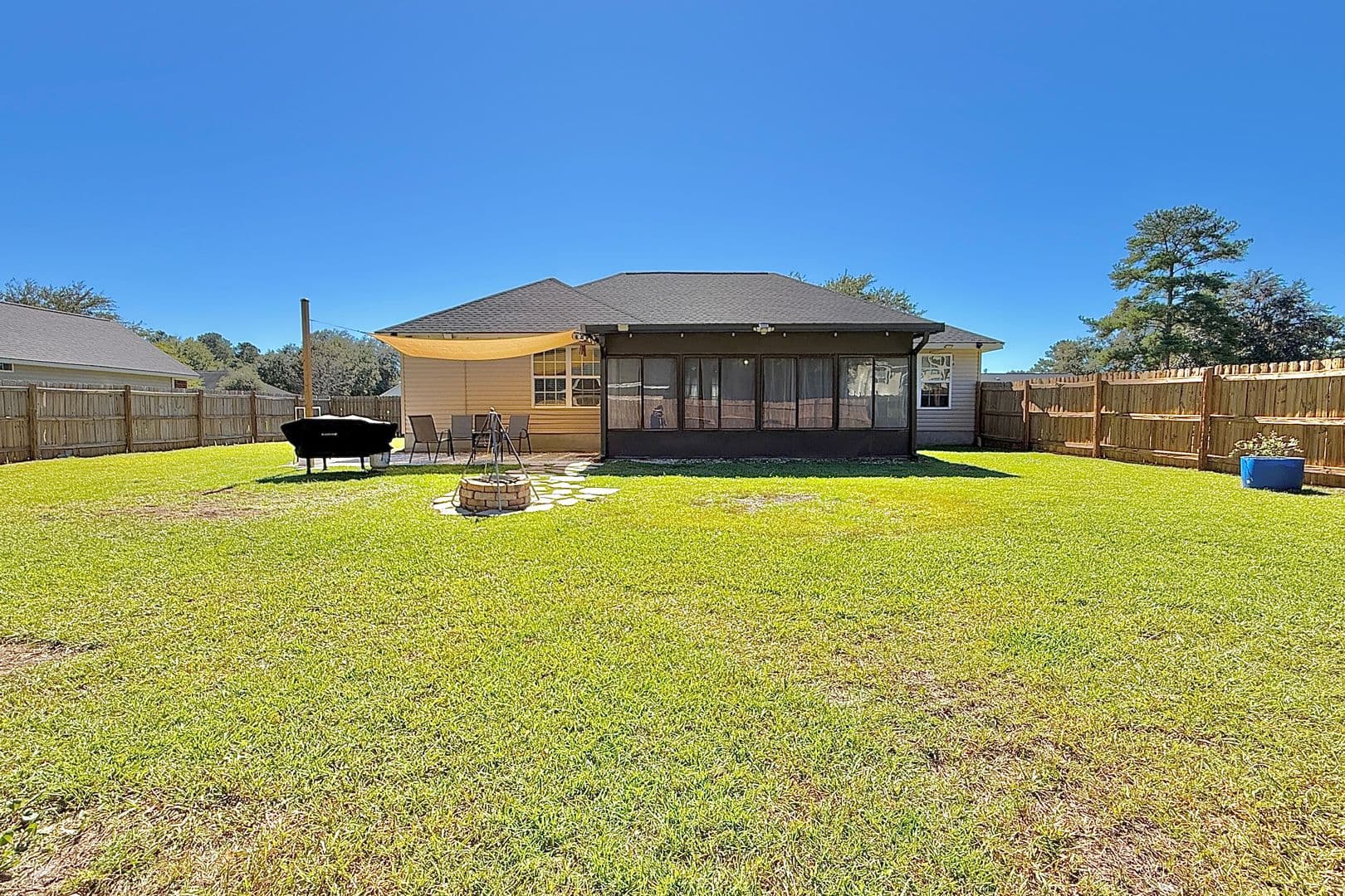 Midway House: 193 River Bend Dr