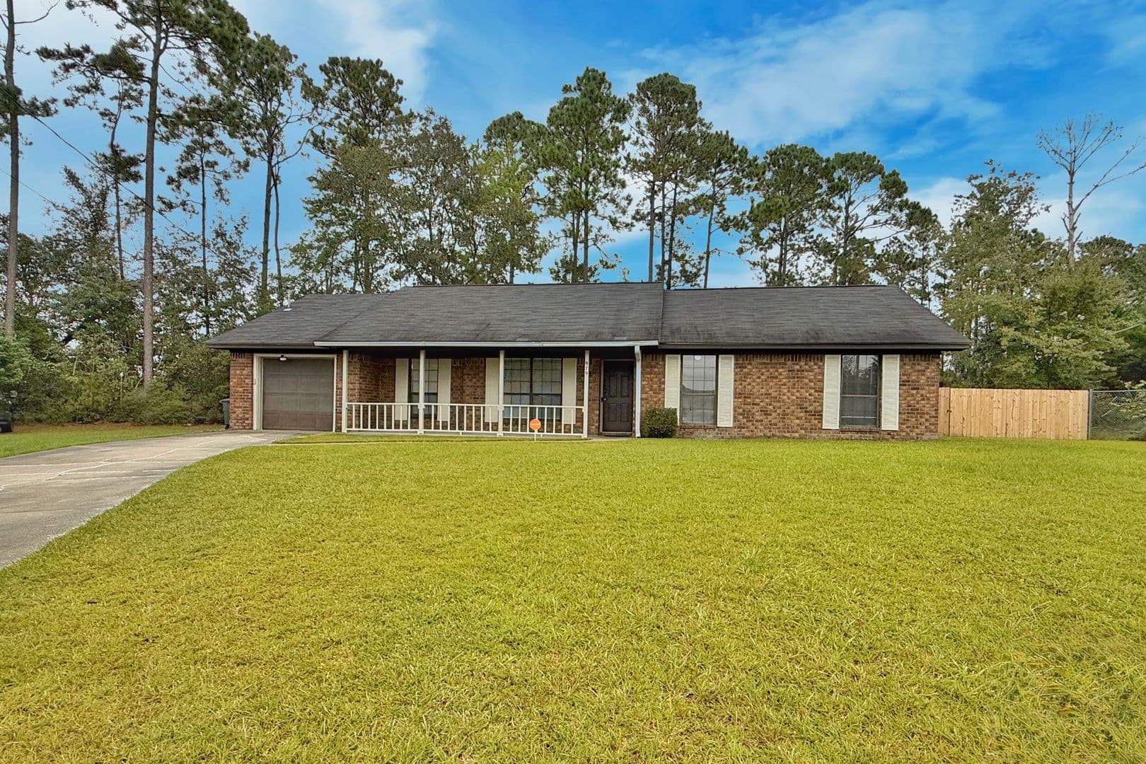 Hinesville House: 979 Shady Ln