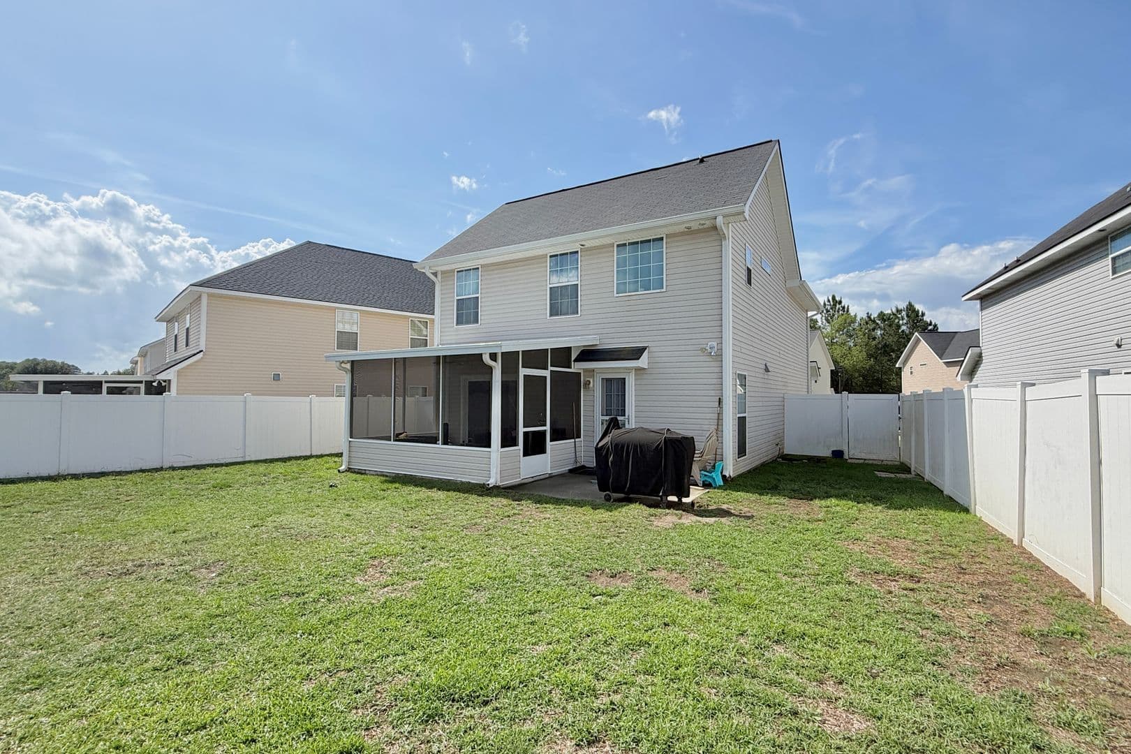 Hinesville House: 615 Amhearst Row