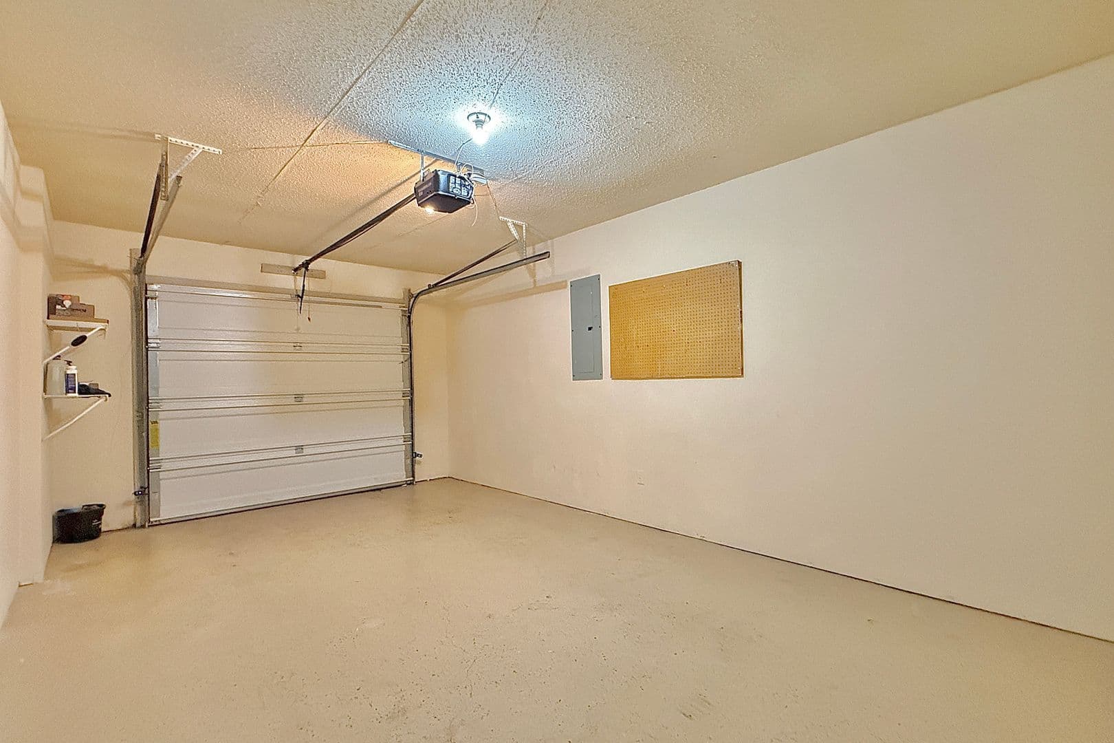 Hinesville House: 979 Shady Ln