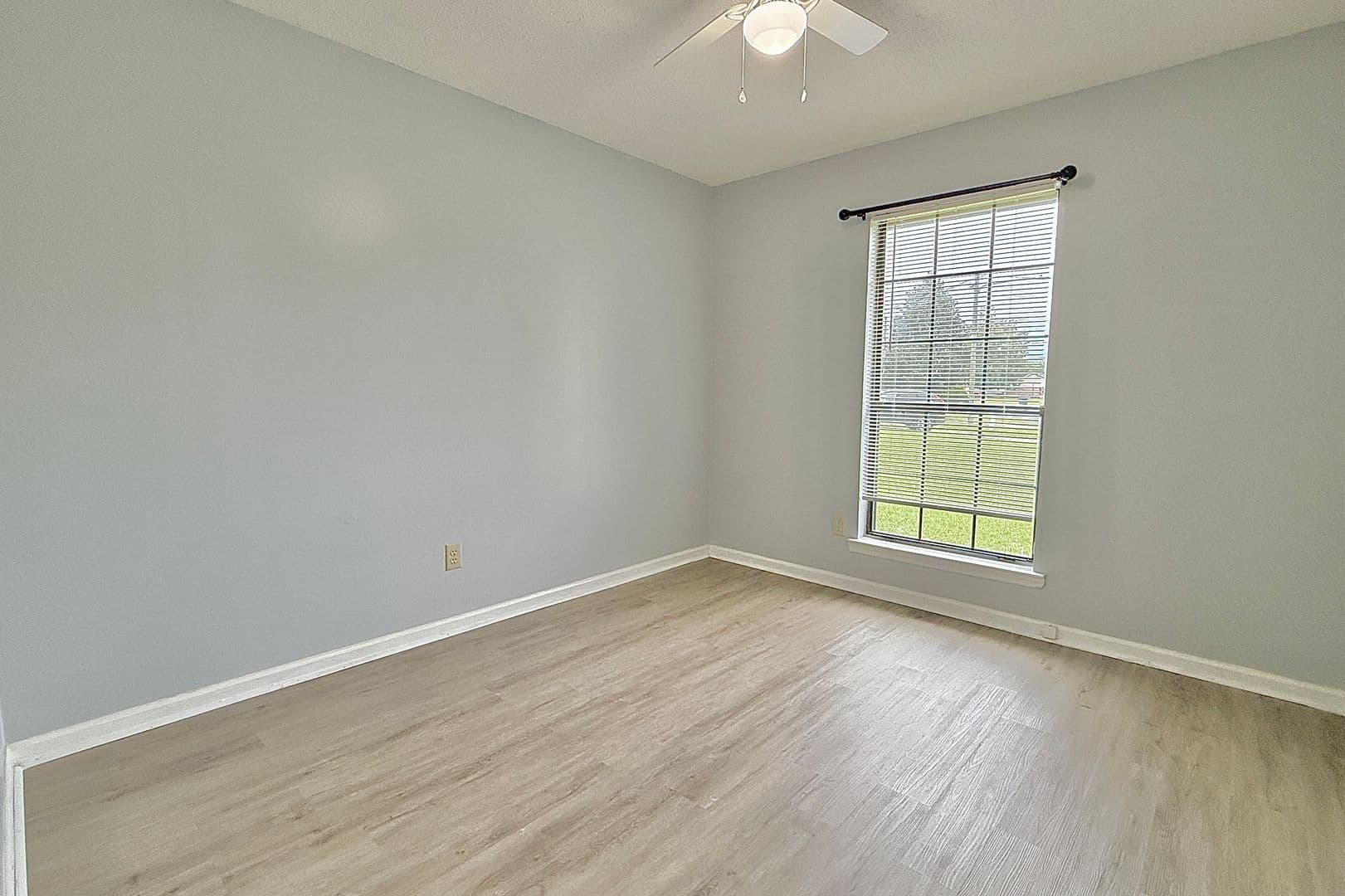 Hinesville House: 979 Shady Ln